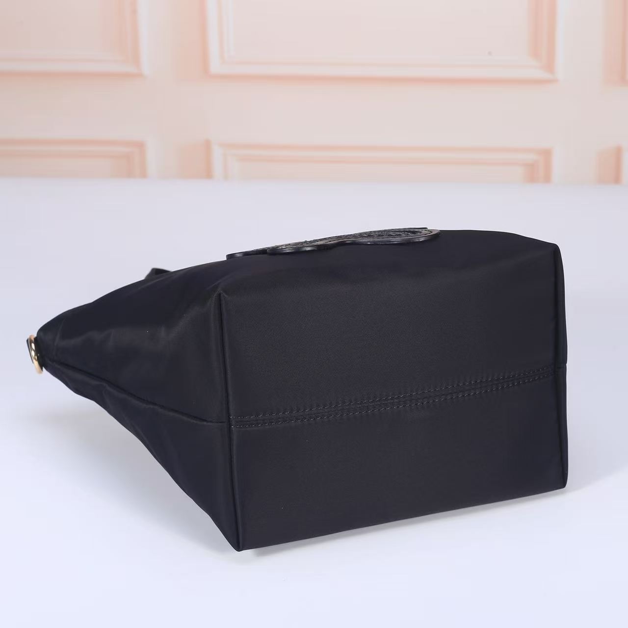 PRADA普拉达手提,斜挎包 型号:A233(进口防水布) 尺寸:30x22x14(cm) 💪🏿重金打版复刻👍💎定制进口 PRADA普拉达手提,斜挎包 型号:A233(进口防水布) 尺寸:30x22x14(cm) 💪🏿重金打版复刻👍💎定制进口