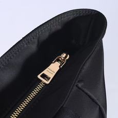PRADA普拉达小熊肩背斜挎包 型号:A243(进口防水布) 尺寸:48x30x15(cm) 💪🏿重金打版复刻👍💎定制进 PRADA普拉达小熊肩背斜挎包 型号:A243(进口防水布) 尺寸:48x30x15(cm) 💪🏿重金打版复刻👍💎定制进