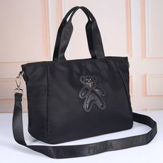 PRADA普拉达小熊肩背斜挎包 型号:A243(进口防水布) 尺寸:48x30x15(cm) 💪🏿重金打版复刻👍💎定制进 PRADA普拉达小熊肩背斜挎包 型号:A243(进口防水布) 尺寸:48x30x15(cm) 💪🏿重金打版复刻👍💎定制进