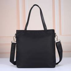 PRADA普拉达小熊肩背斜挎包 型号:A245(进口防水布) 尺寸:30.5x32.5x10.5(cm) 💪🏿重金打版复 PRADA普拉达小熊肩背斜挎包 型号:A245(进口防水布) 尺寸:30.5x32.5x10.5(cm) 💪🏿重金打版复
