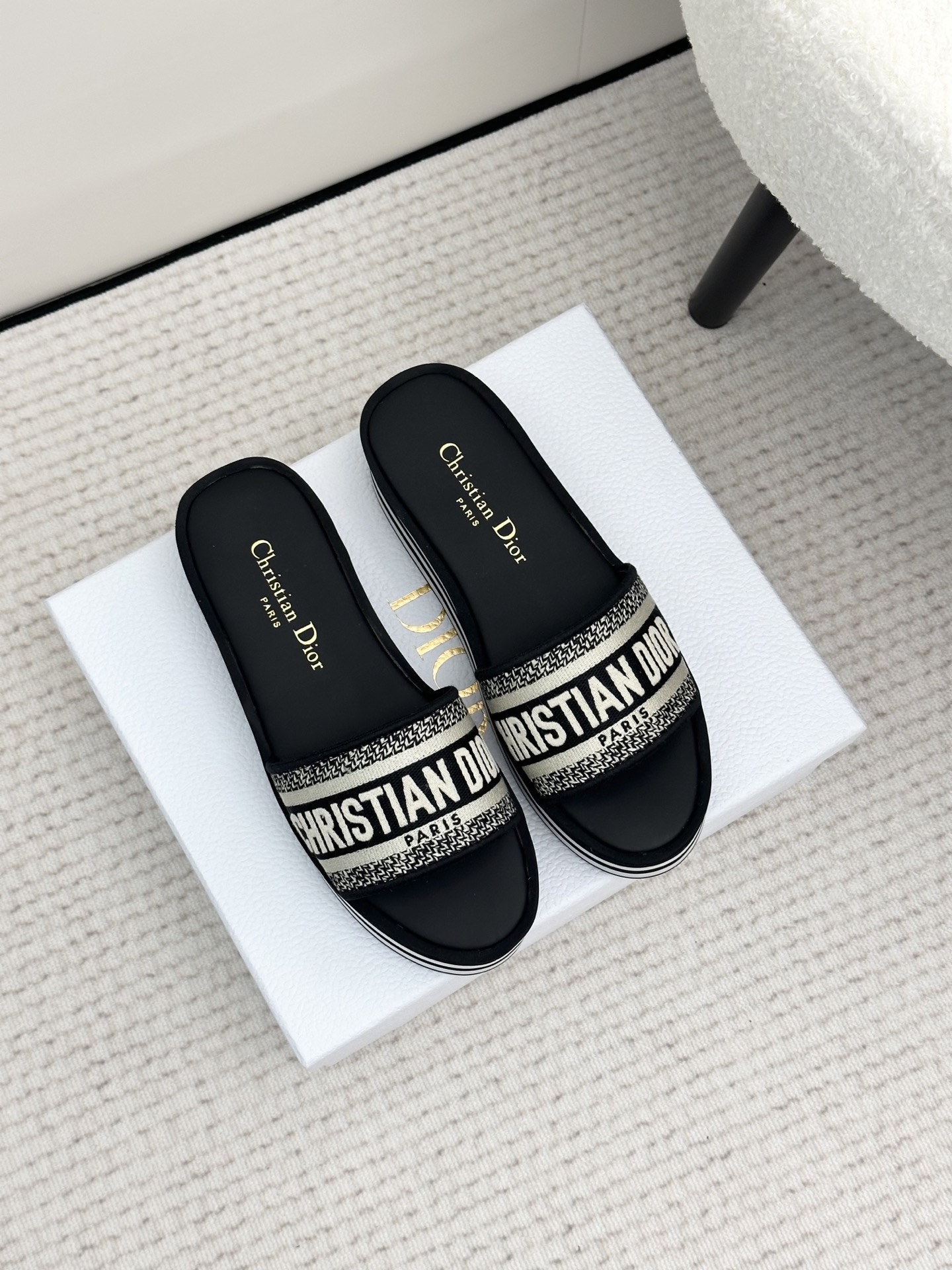 NO:232378,Dio*r Dio's new spring and summer products for 2025 Dway thick-soled sponge cake sandals CD letter electric embroidered thick-soled sandals Heel height about 5cm Size 35-39 Custom made 40.41, slippers, dior, dior, sandals, slippers19860909Dio*r迪奥2025年春夏新品 Dway厚底松糕凉拖鞋 CD字母电绣厚底凉鞋 跟高约5cm左右 尺码35-39订做40.41,拖鞋,dior,dior,sandals,slippers,Women's Shoes