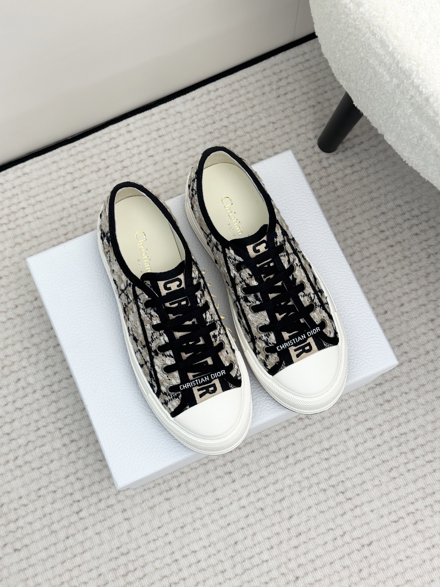 : Spring 2025 Walk 'n' Dio*r Mocasines bordados en 3D decorados con motivos florales en tejido de al
