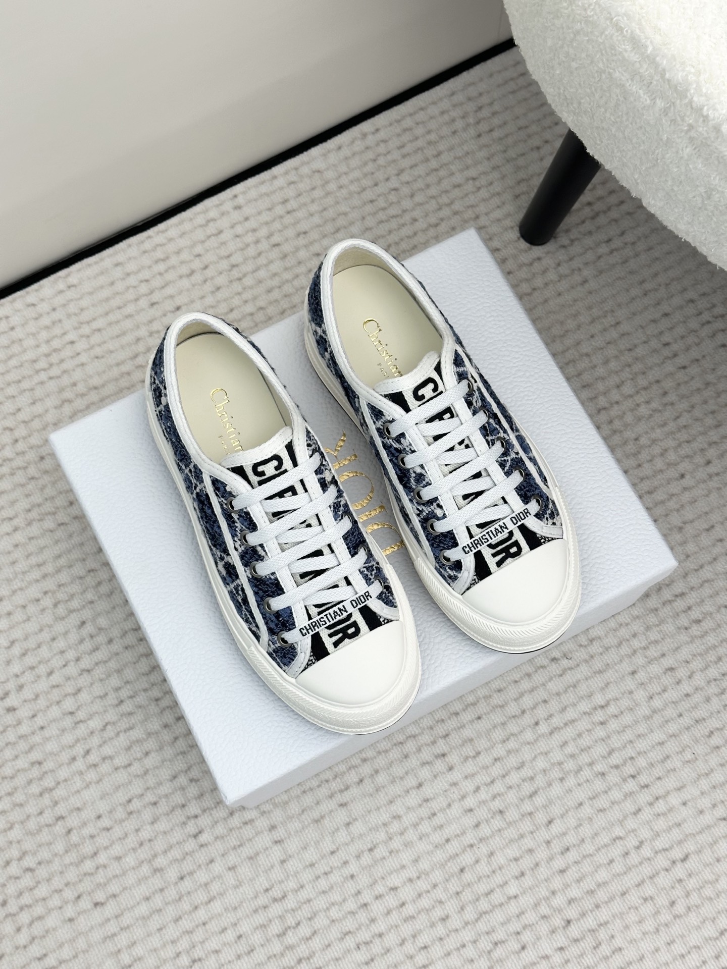 : Spring 2025 Walk 'n' Dio*r Mocasines bordados en 3D decorados con motivos florales en tejido de al