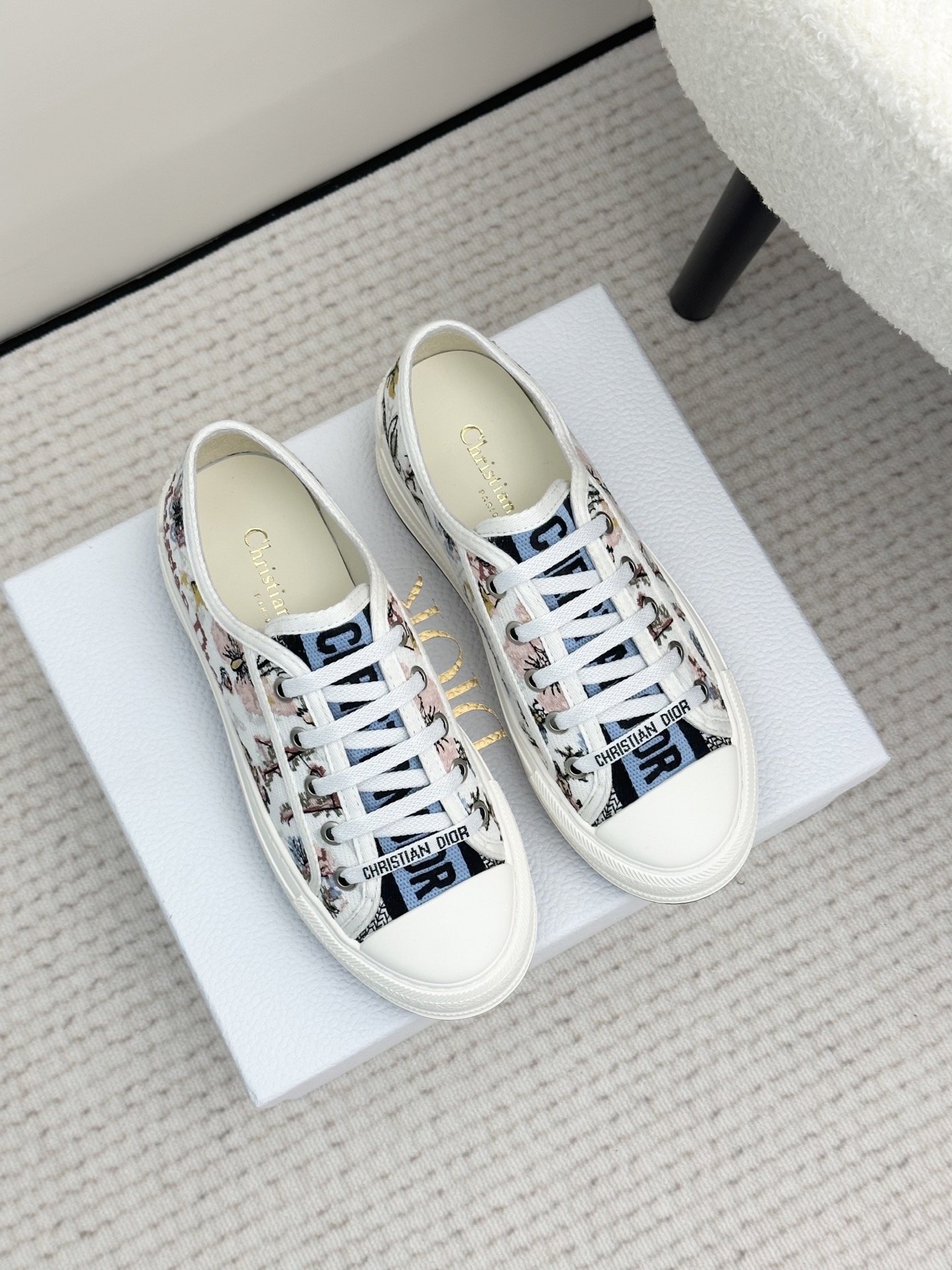 : Spring 2025 Walk 'n' Dio*r Mocasines bordados en 3D decorados con motivos florales en tejido de al
