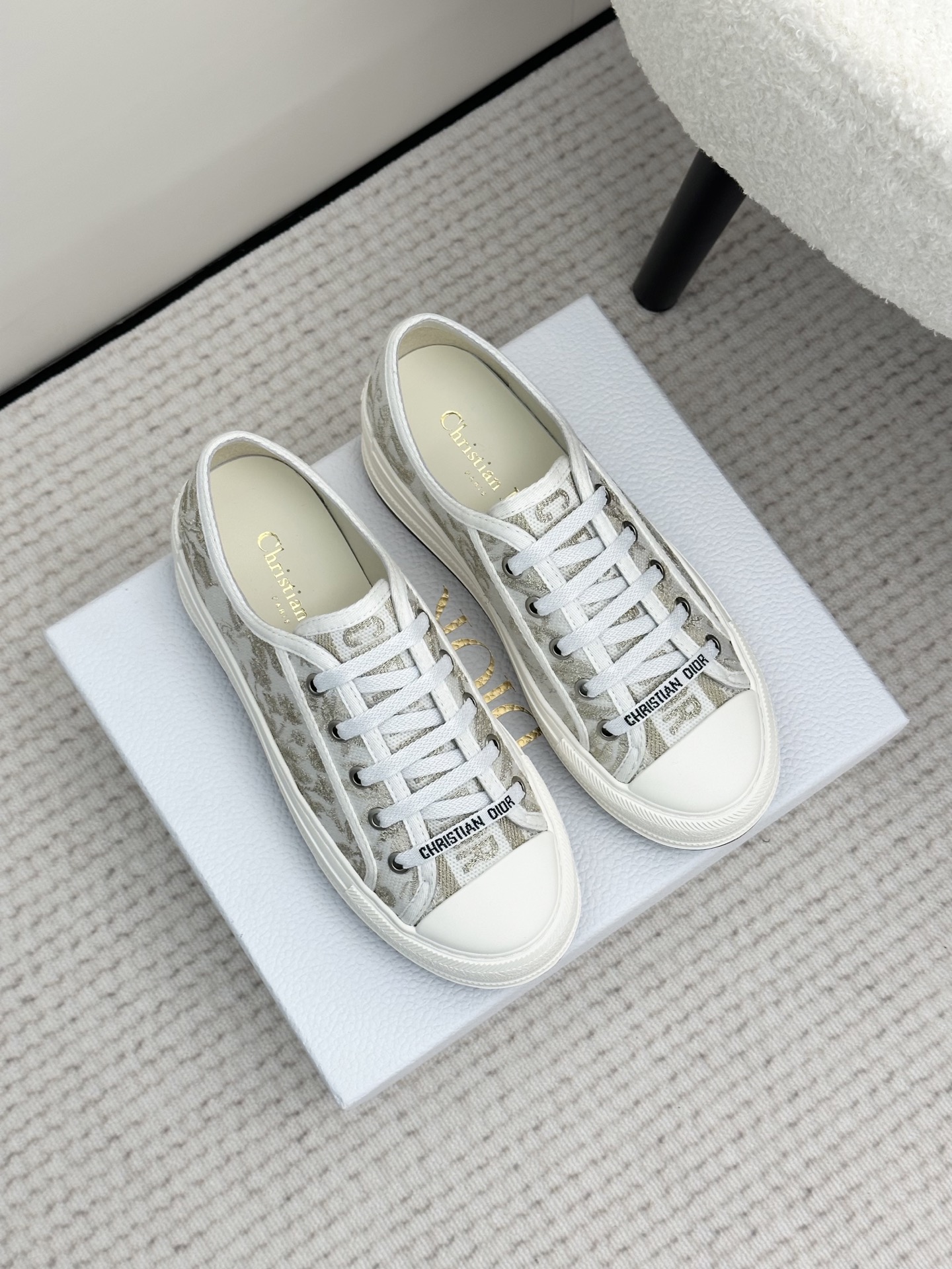 : Spring 2025 Walk 'n' Dio*r Mocasines bordados en 3D decorados con motivos florales en tejido de al