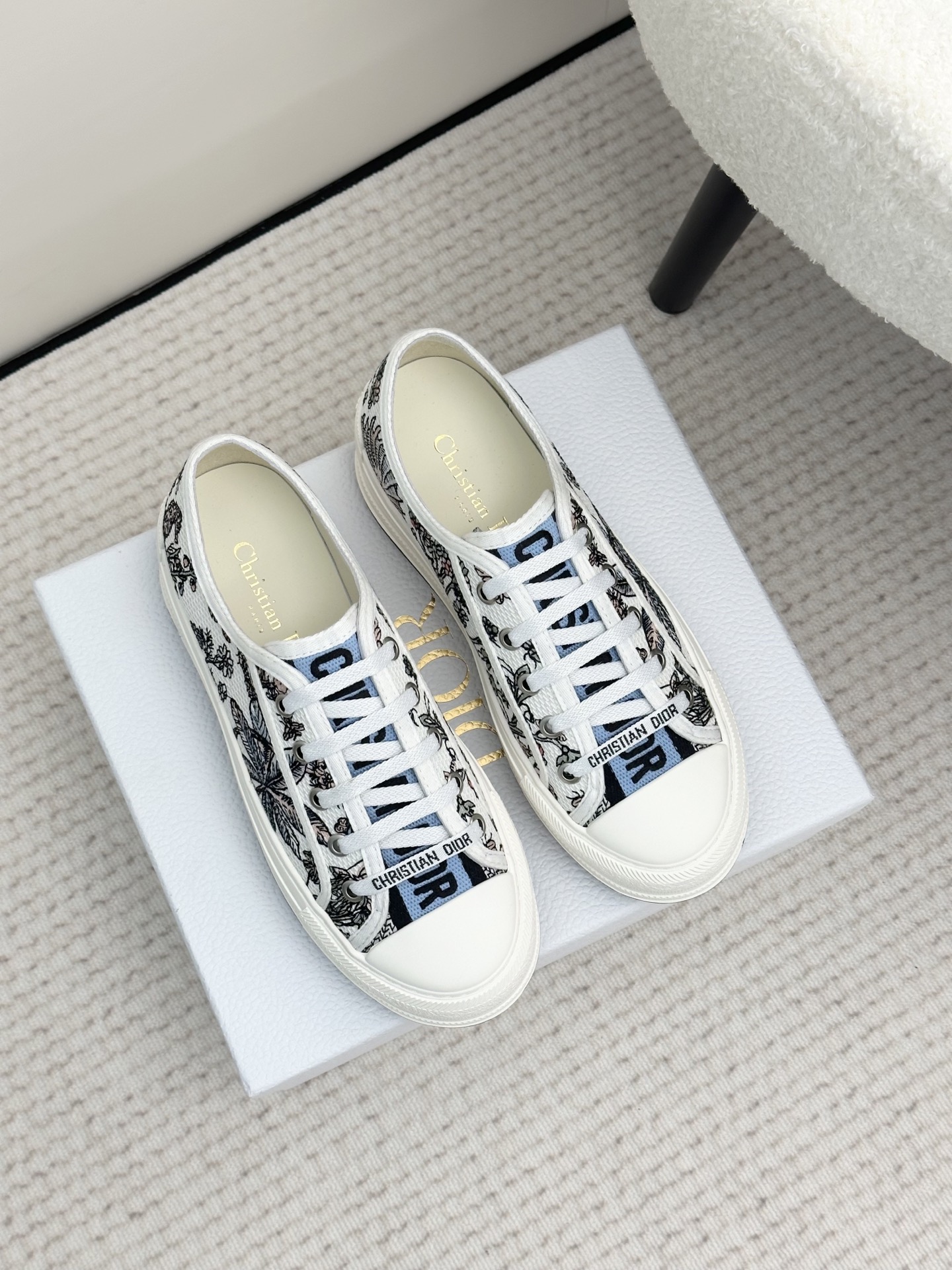 : Spring 2025 Walk 'n' Dio*r Mocasines bordados en 3D decorados con motivos florales en tejido de al