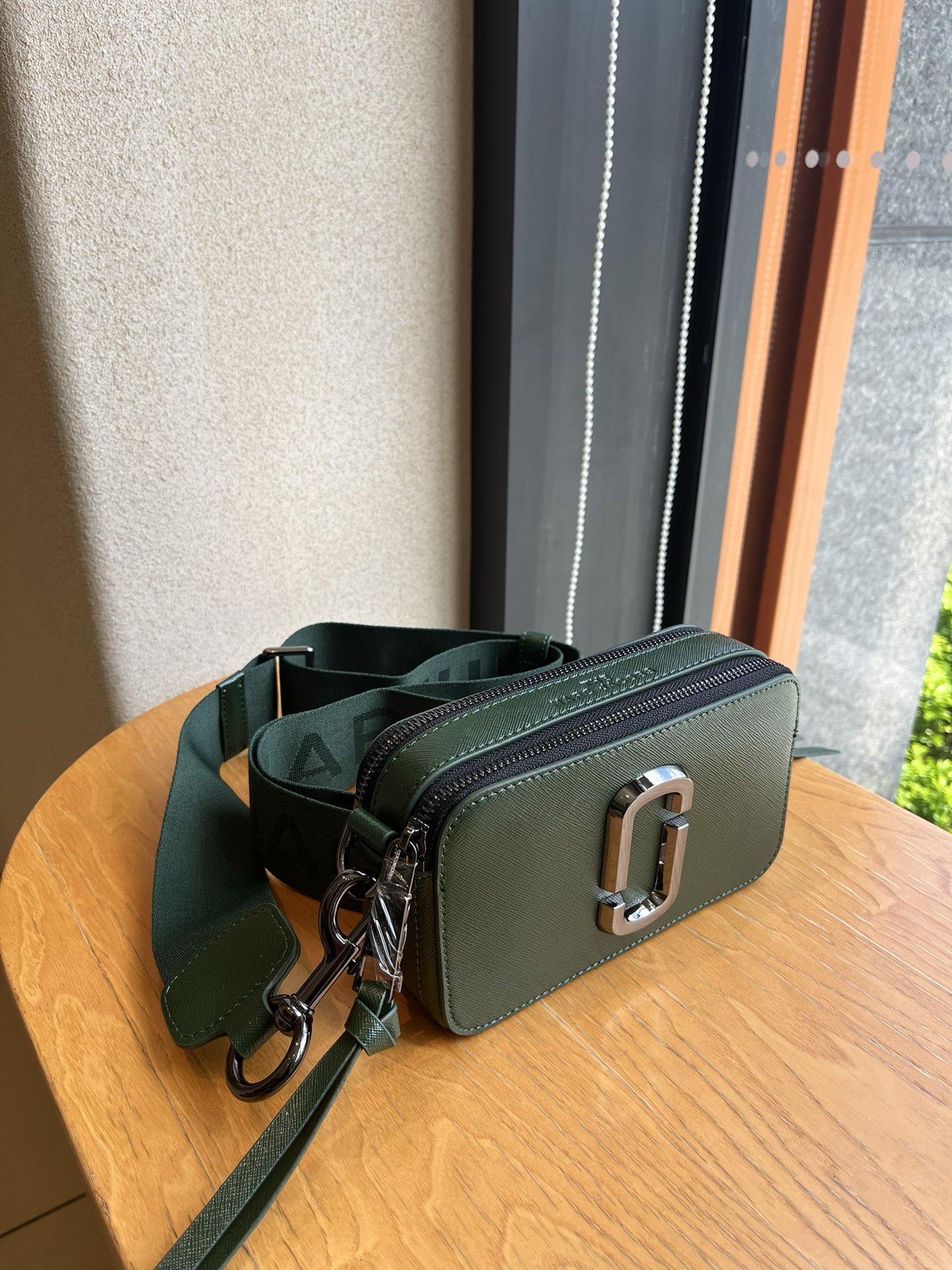 THE MJ相机包  一年四季人手必备一只的相机包 火遍全球的相机包 颜色非常美丽 更显青春活力 深得众