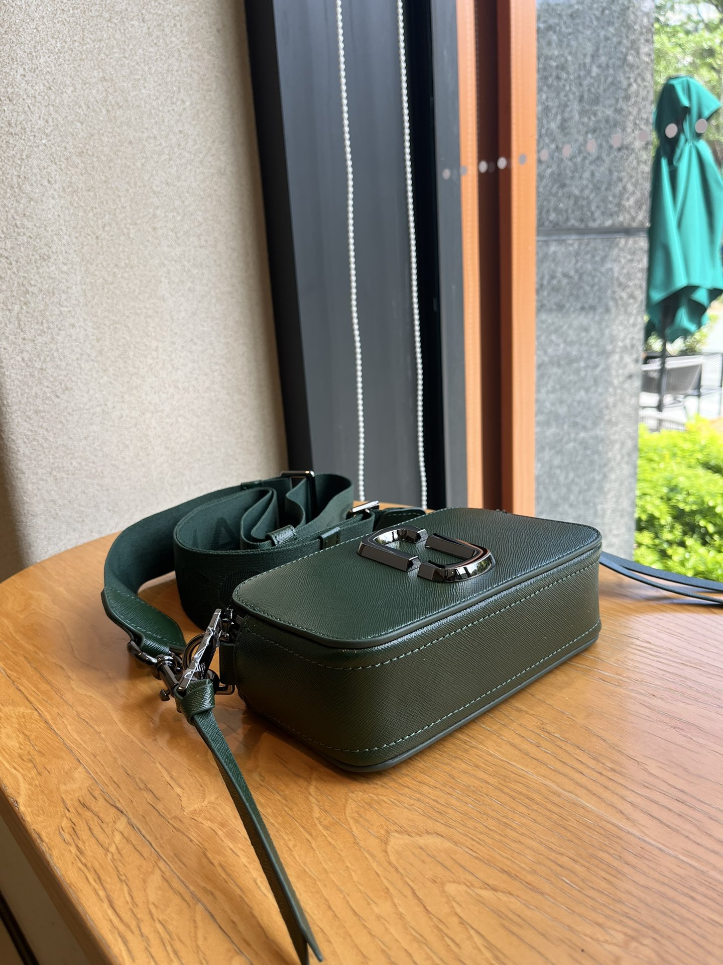 THE MJ相机包  一年四季人手必备一只的相机包 火遍全球的相机包 颜色非常美丽 更显青春活力 深得众