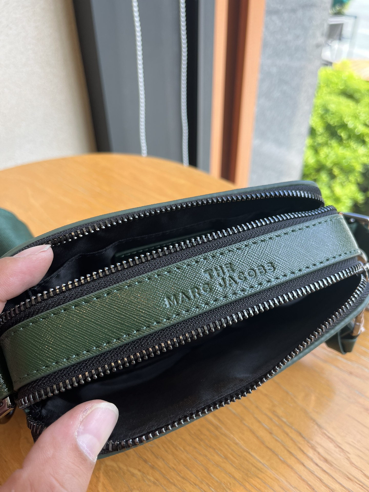 THE MJ相机包  一年四季人手必备一只的相机包 火遍全球的相机包 颜色非常美丽 更显青春活力 深得众