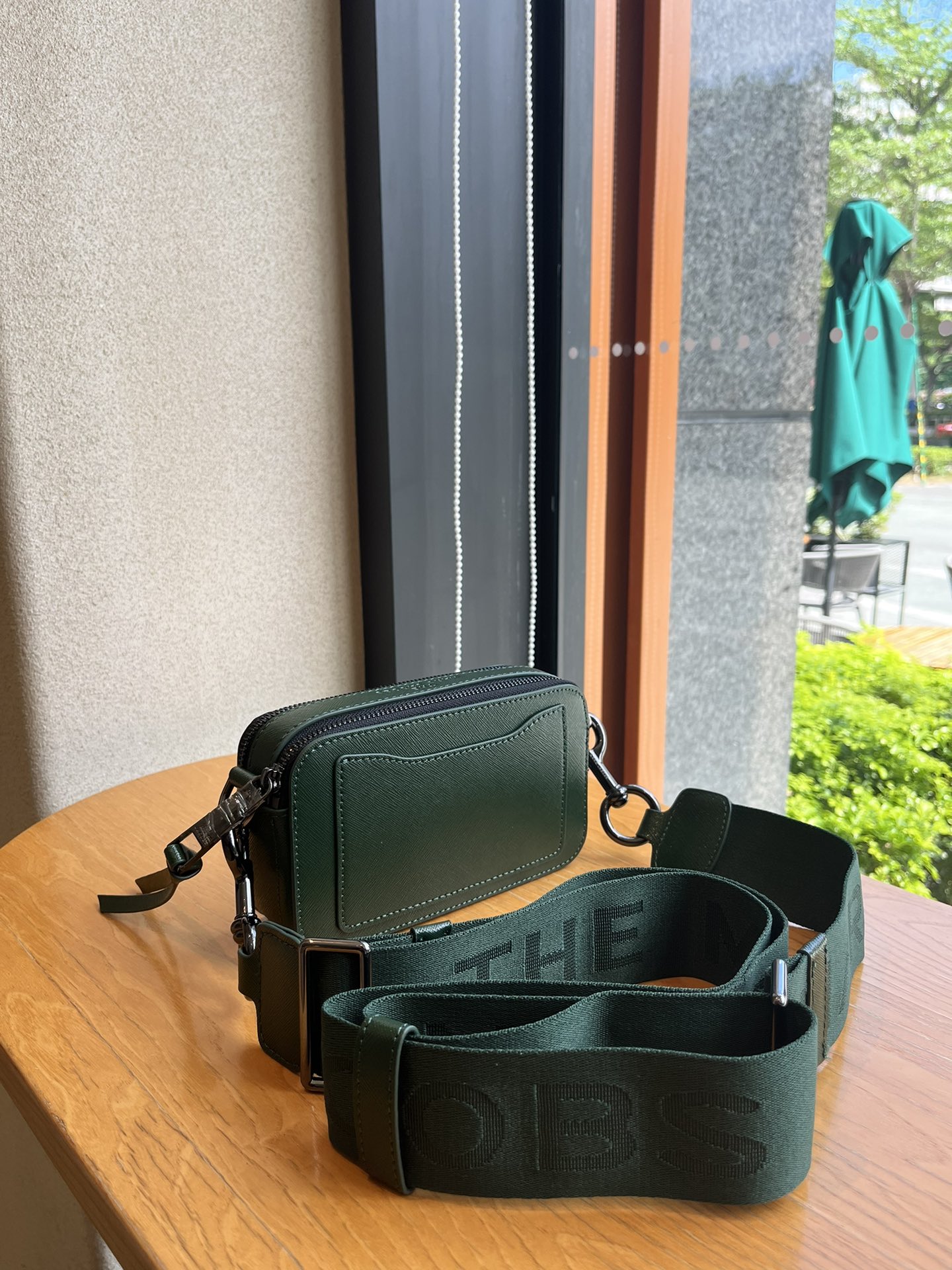 THE MJ相机包  一年四季人手必备一只的相机包 火遍全球的相机包 颜色非常美丽 更显青春活力 深得众