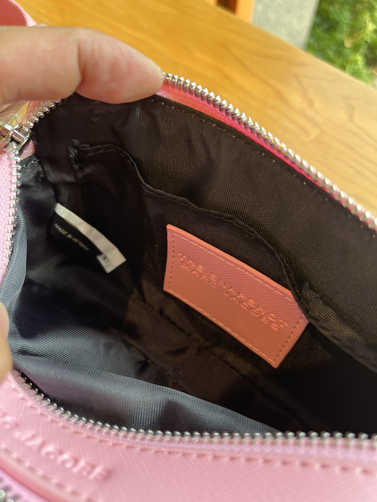 THE MJ相机包  一年四季人手必备一只的相机包 火遍全球的相机包 颜色非常美丽 更显青春活力 深得众