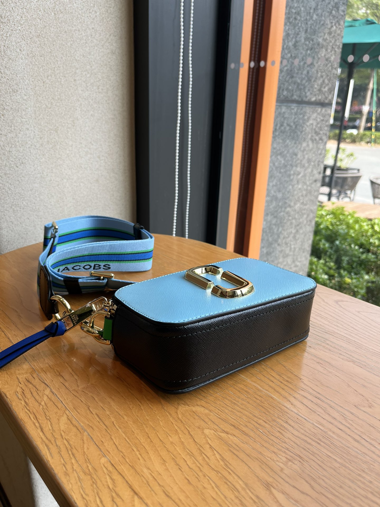 THE MJ相机包  一年四季人手必备一只的相机包 火遍全球的相机包 颜色非常美丽 更显青春活力 深得众