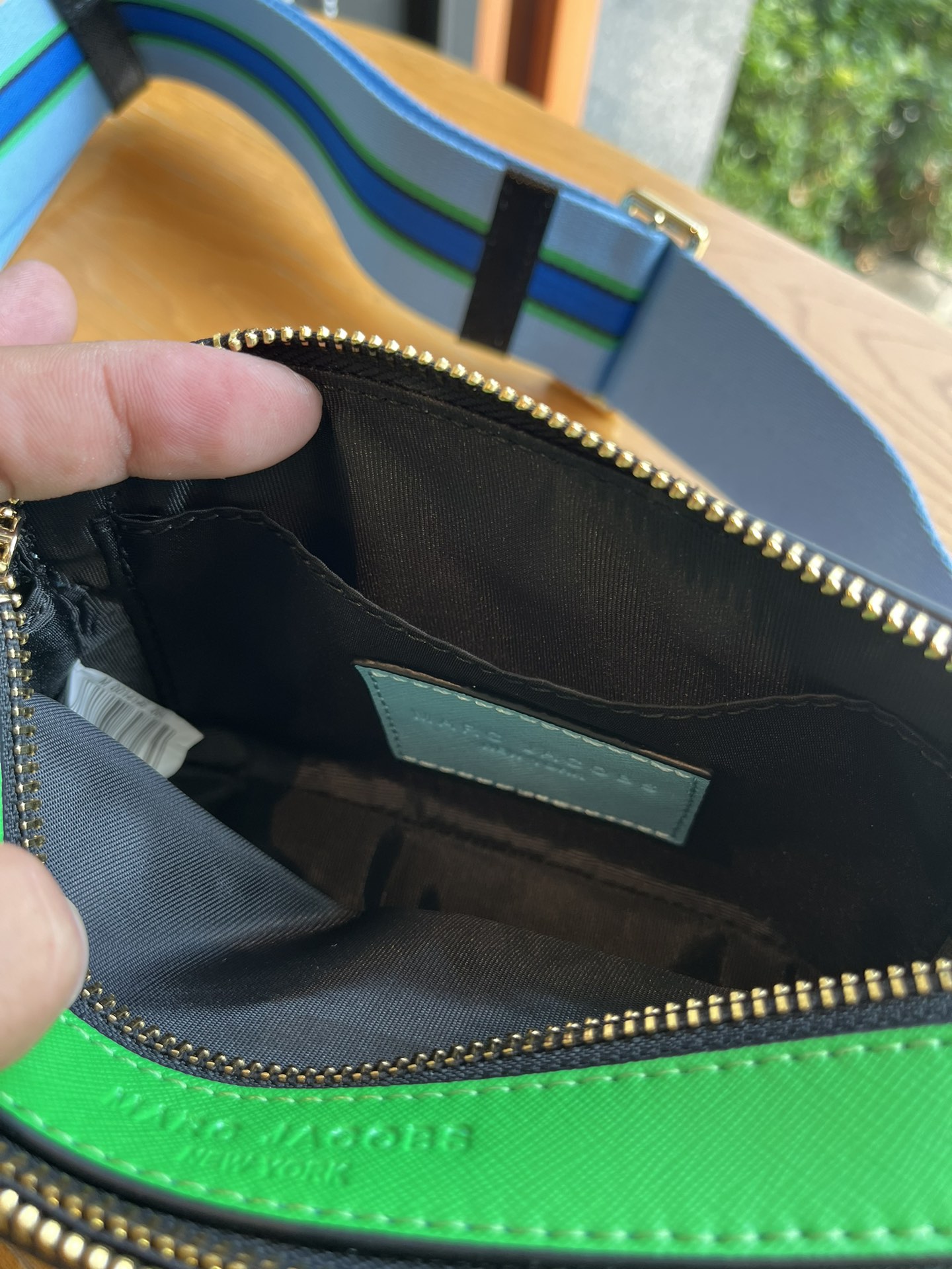 THE MJ相机包  一年四季人手必备一只的相机包 火遍全球的相机包 颜色非常美丽 更显青春活力 深得众