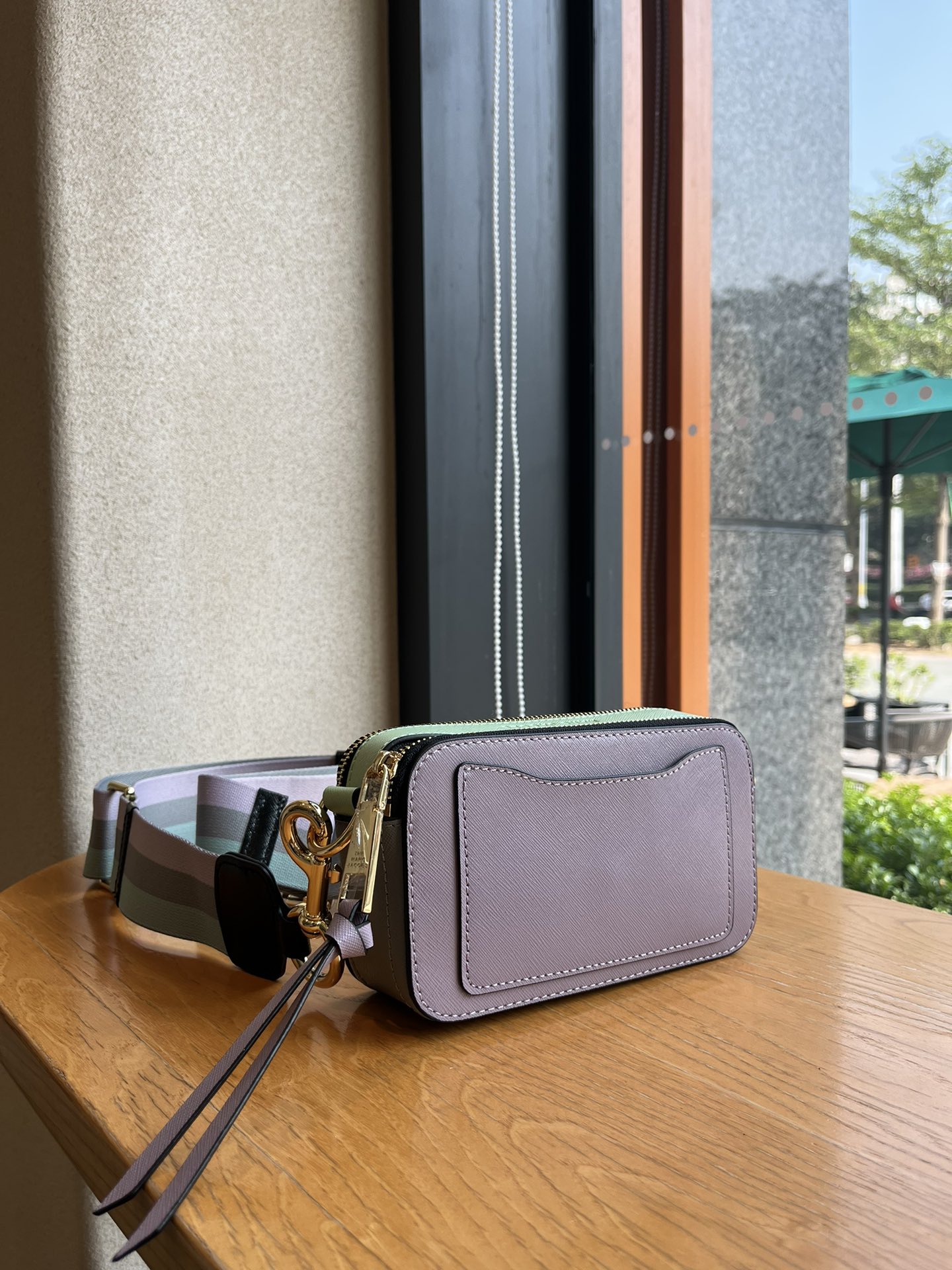 THE MJ相机包  一年四季人手必备一只的相机包 火遍全球的相机包 颜色非常美丽 更显青春活力 深得众