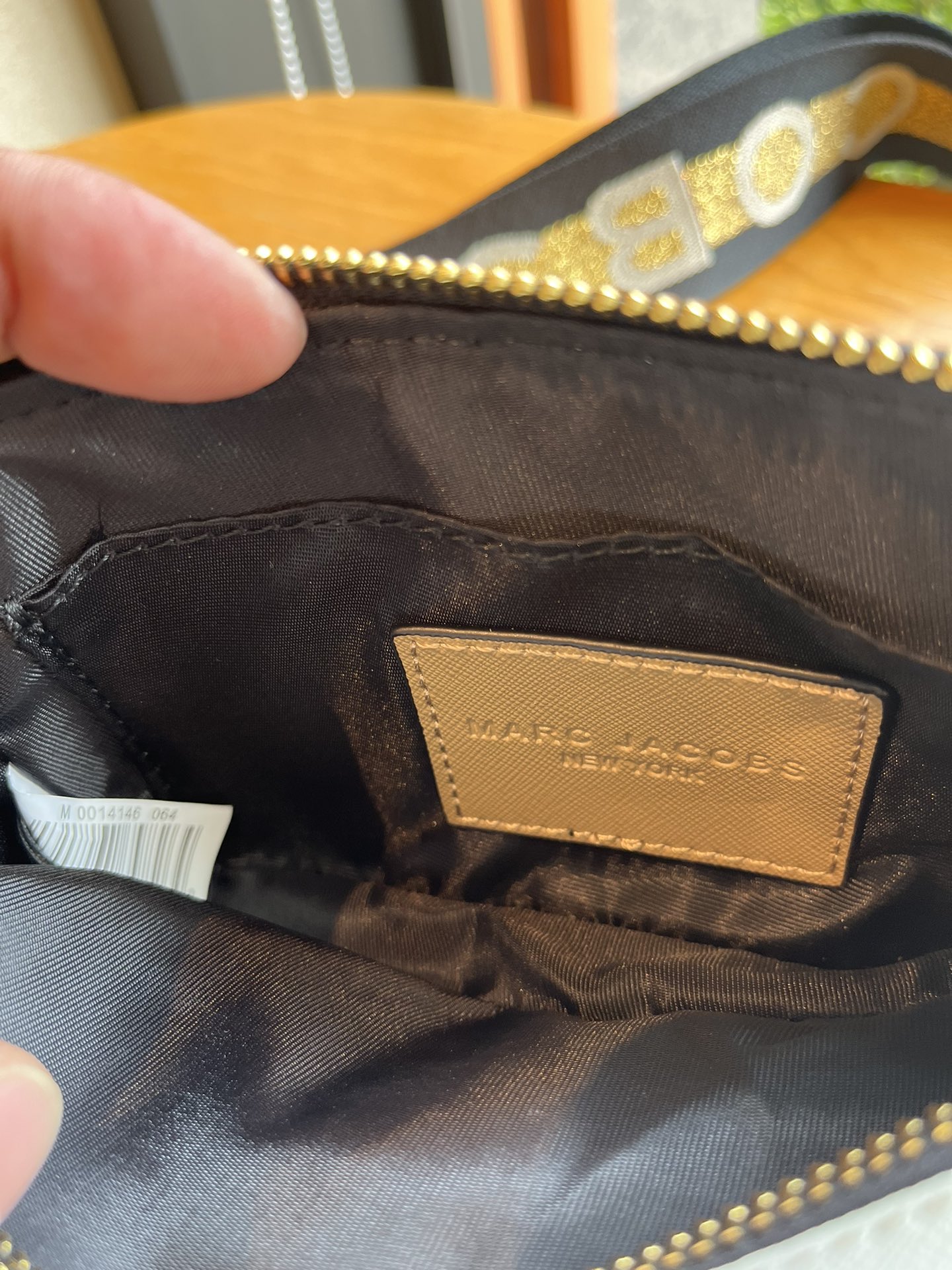 THE MJ相机包  一年四季人手必备一只的相机包 火遍全球的相机包 颜色非常美丽 更显青春活力 深得众