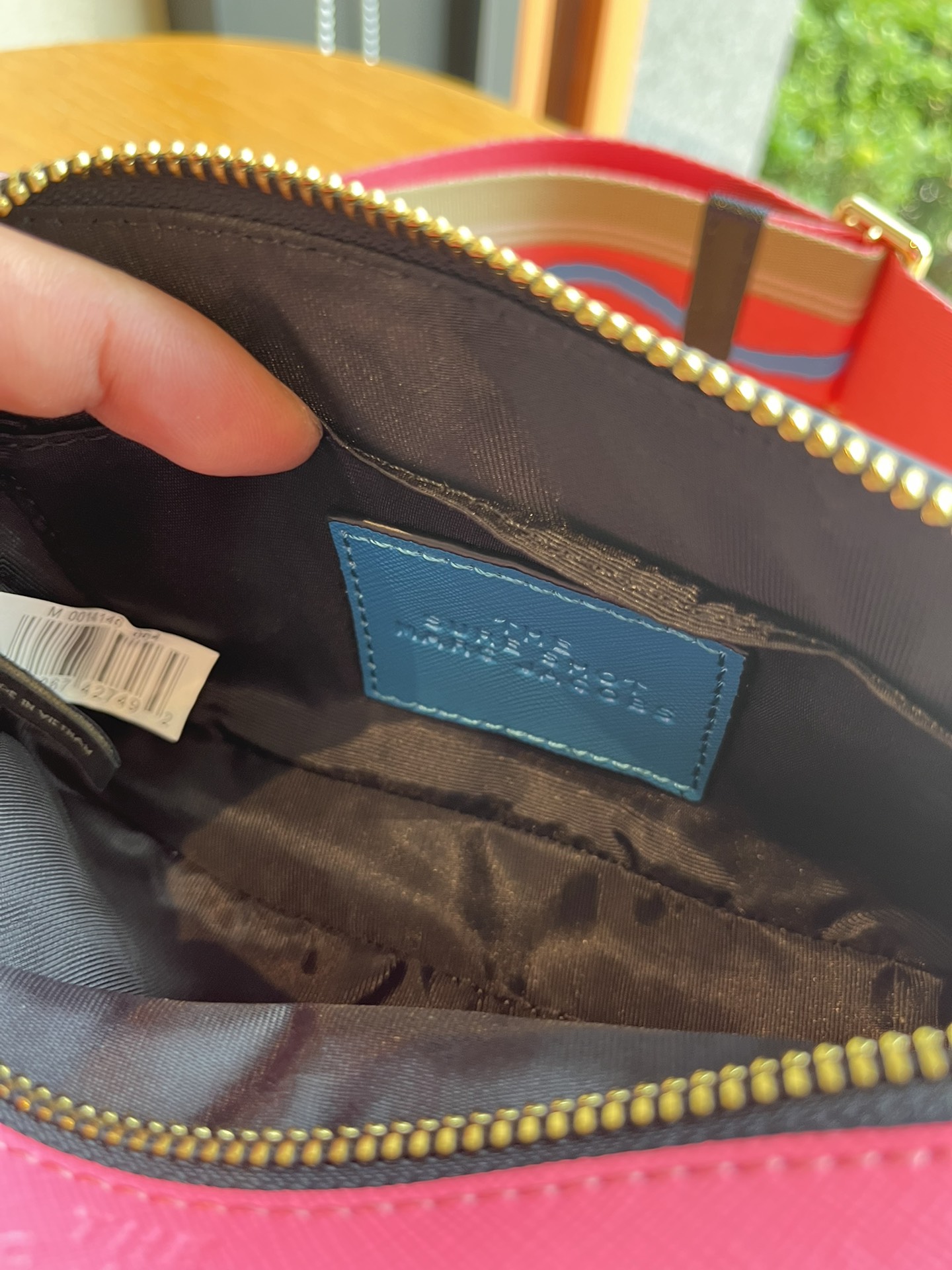 THE MJ相机包  一年四季人手必备一只的相机包 火遍全球的相机包 颜色非常美丽 更显青春活力 深得众