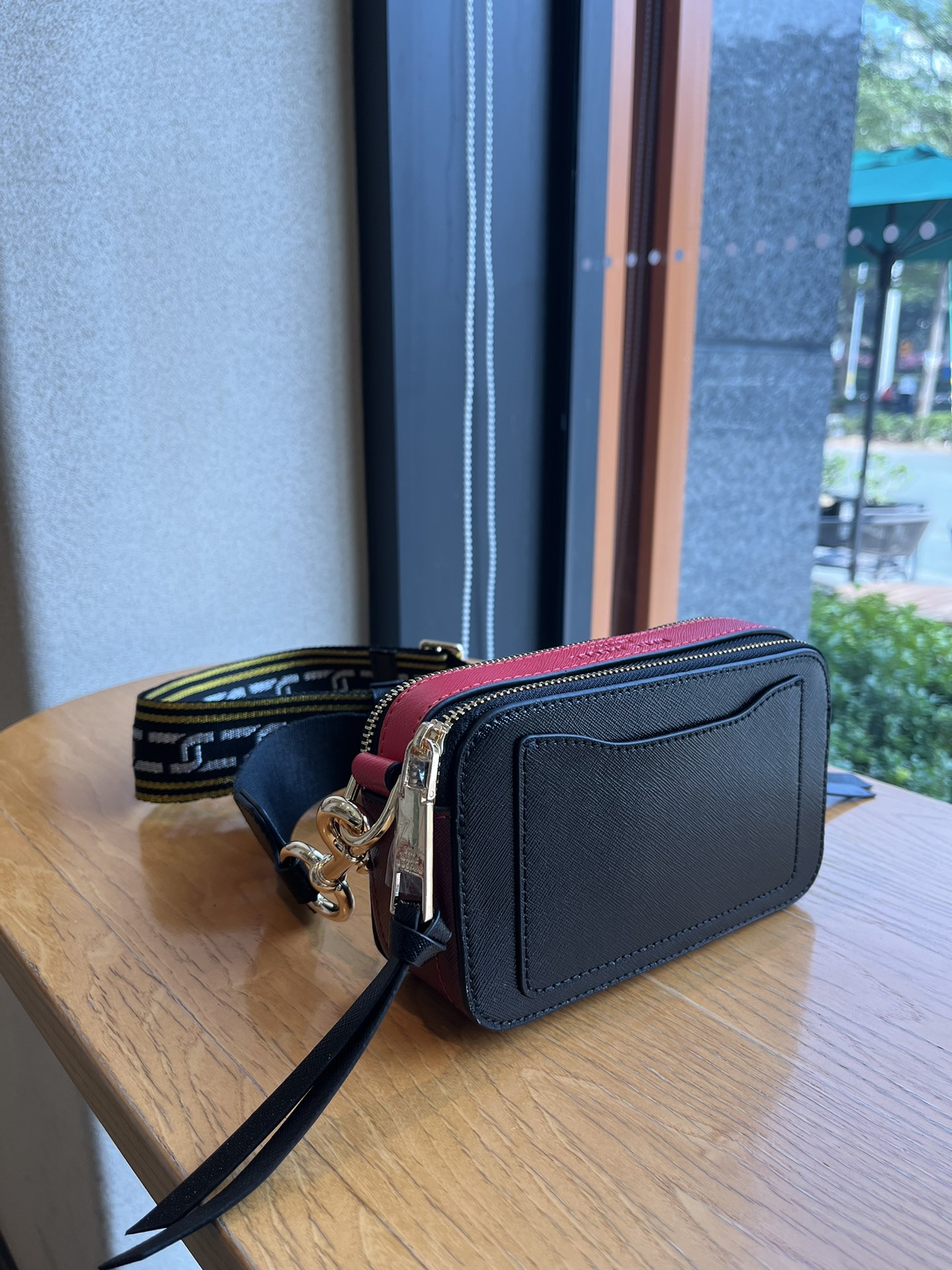 THE MJ相机包  一年四季人手必备一只的相机包 火遍全球的相机包 颜色非常美丽 更显青春活力 深得众