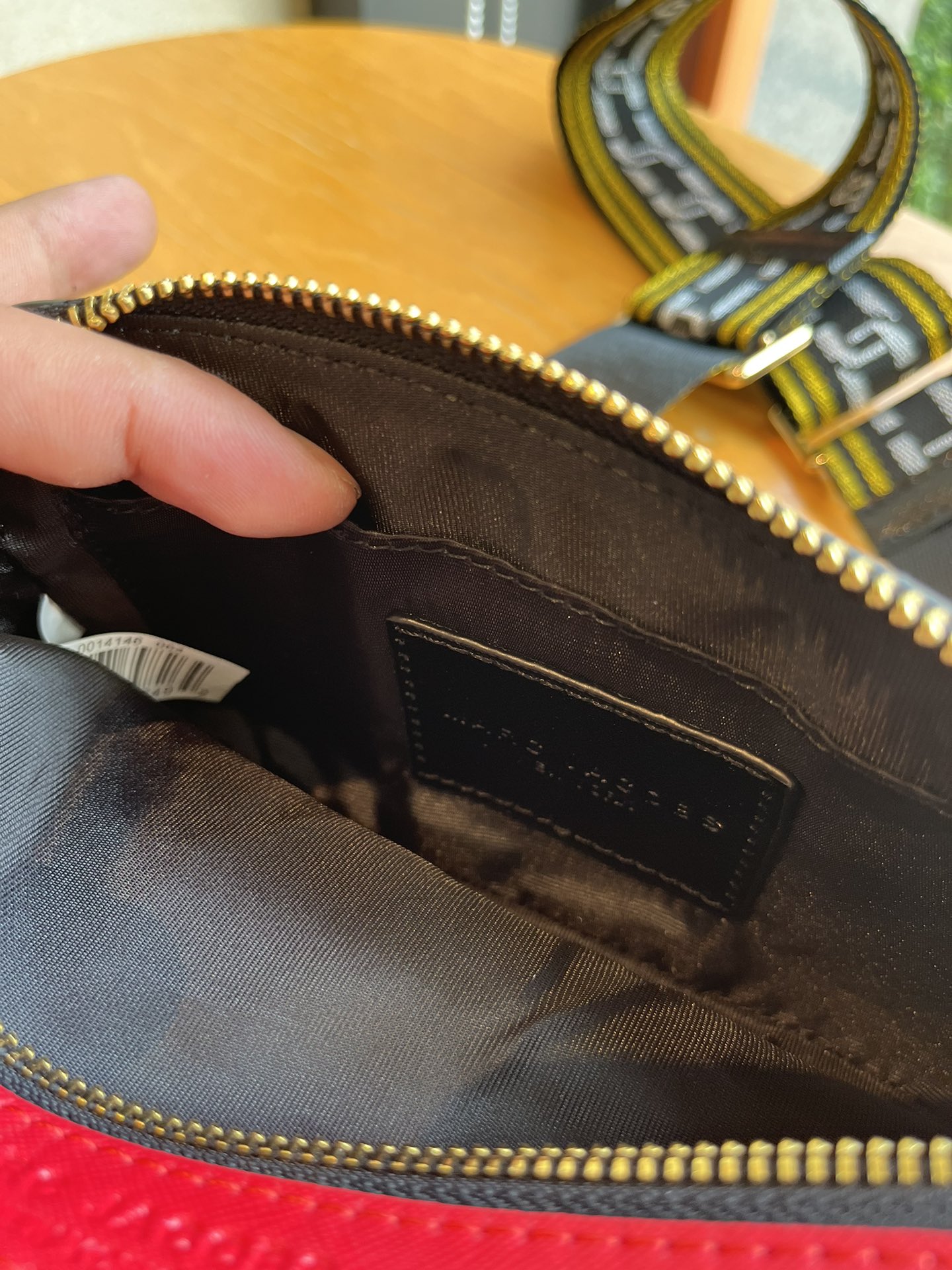 THE MJ相机包  一年四季人手必备一只的相机包 火遍全球的相机包 颜色非常美丽 更显青春活力 深得众