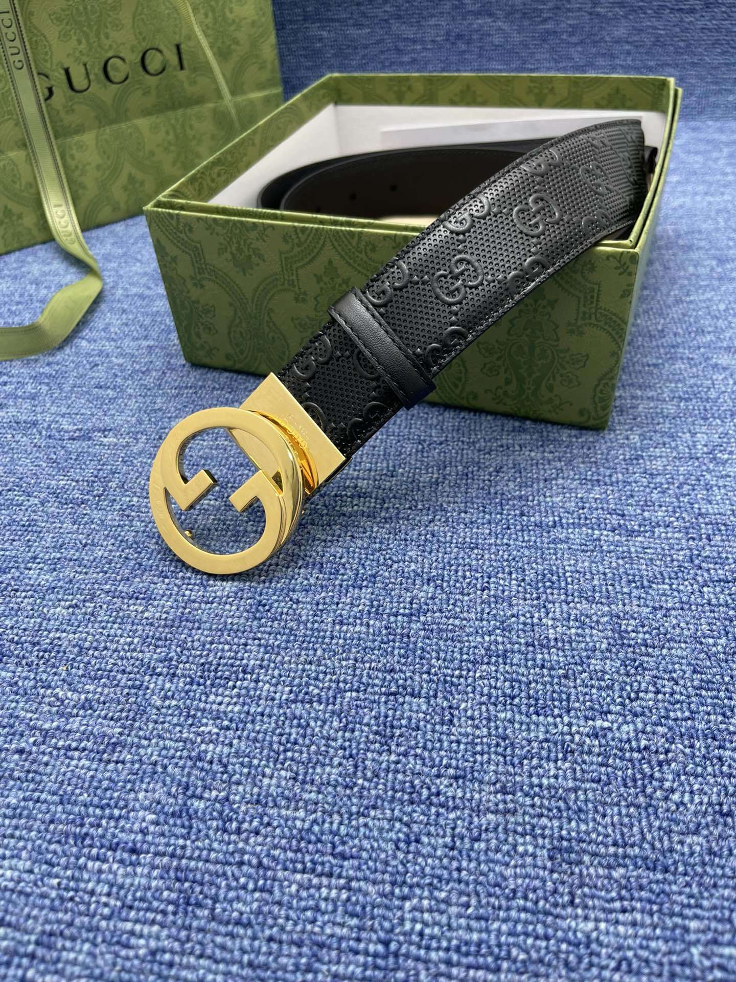 品牌古驰Gucci描述采用高级GucciSignature真皮精制而成触感厚实饰以双G商标带扣腰带为意大