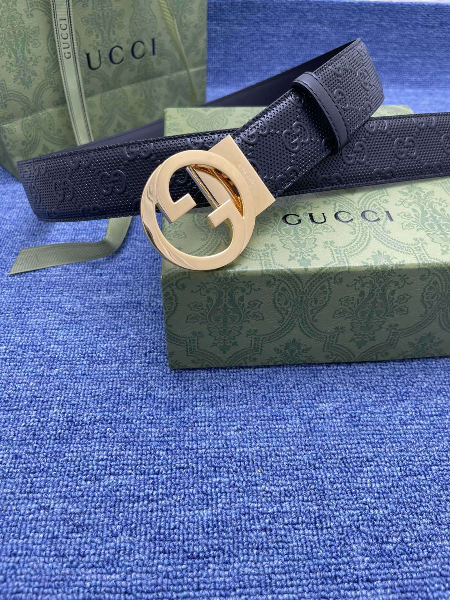 品牌古驰Gucci描述采用高级GucciSignature真皮精制而成触感厚实饰以双G商标带扣腰带为意大