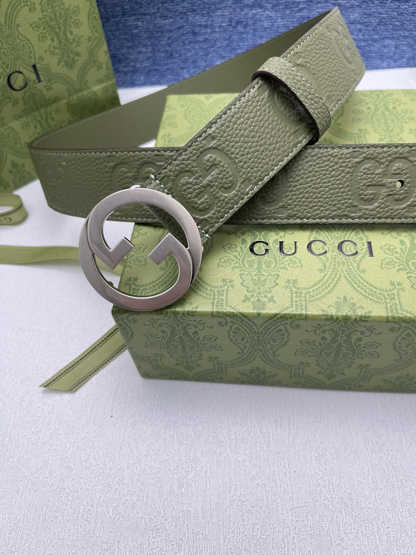 品牌古驰Gucci描述采用高级GucciSignature真皮精制而成触感厚实饰以双G商标带扣腰带为意大