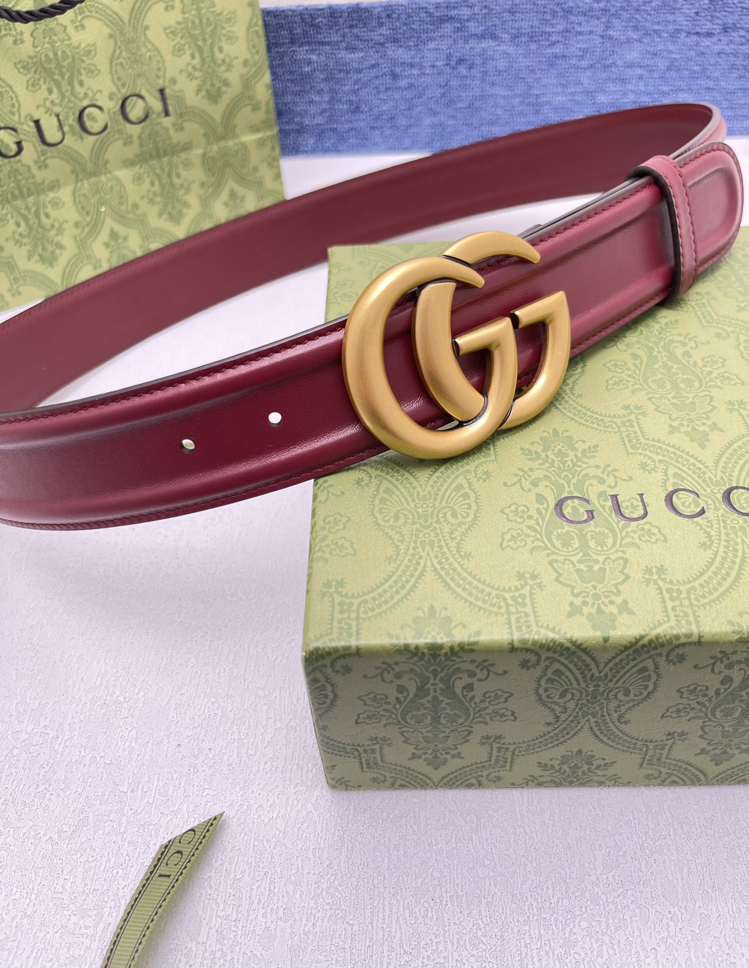 品牌古驰Gucci描述采用高级GucciSignature真皮精制而成触感厚实饰以双G商标带扣腰带为意大