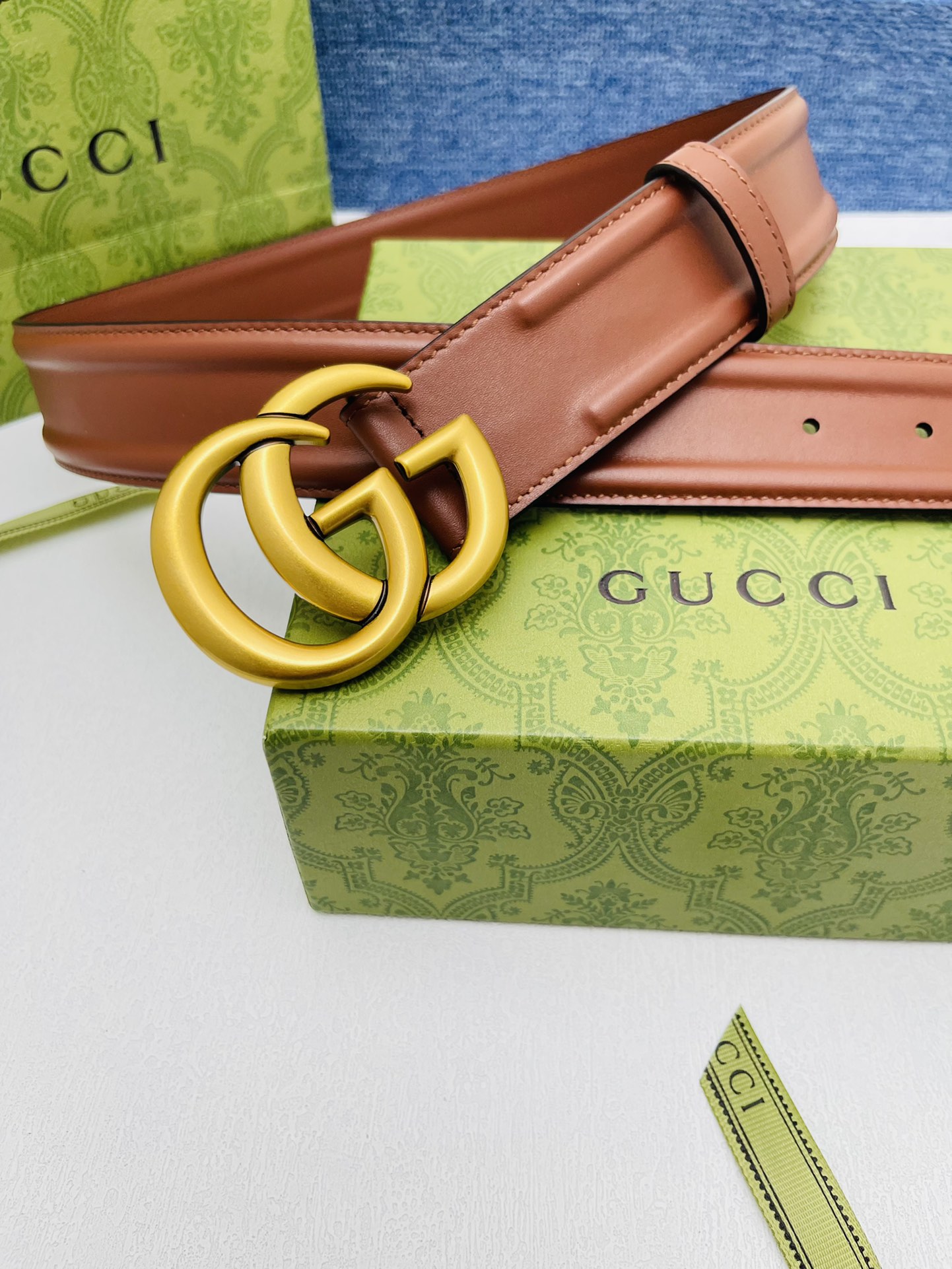 品牌古驰Gucci描述采用高级GucciSignature真皮精制而成触感厚实饰以双G商标带扣腰带为意大