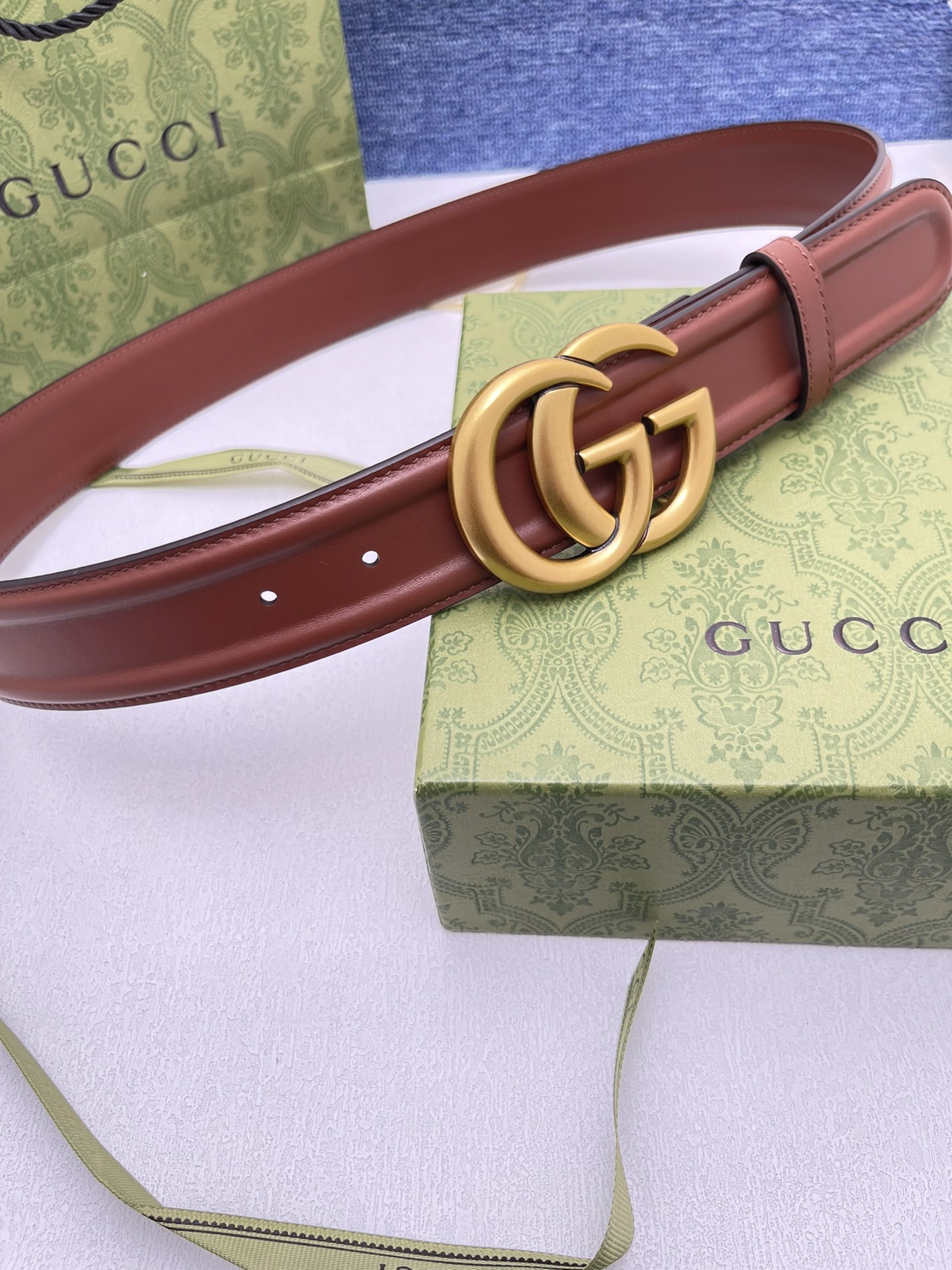 品牌古驰Gucci描述采用高级GucciSignature真皮精制而成触感厚实饰以双G商标带扣腰带为意大