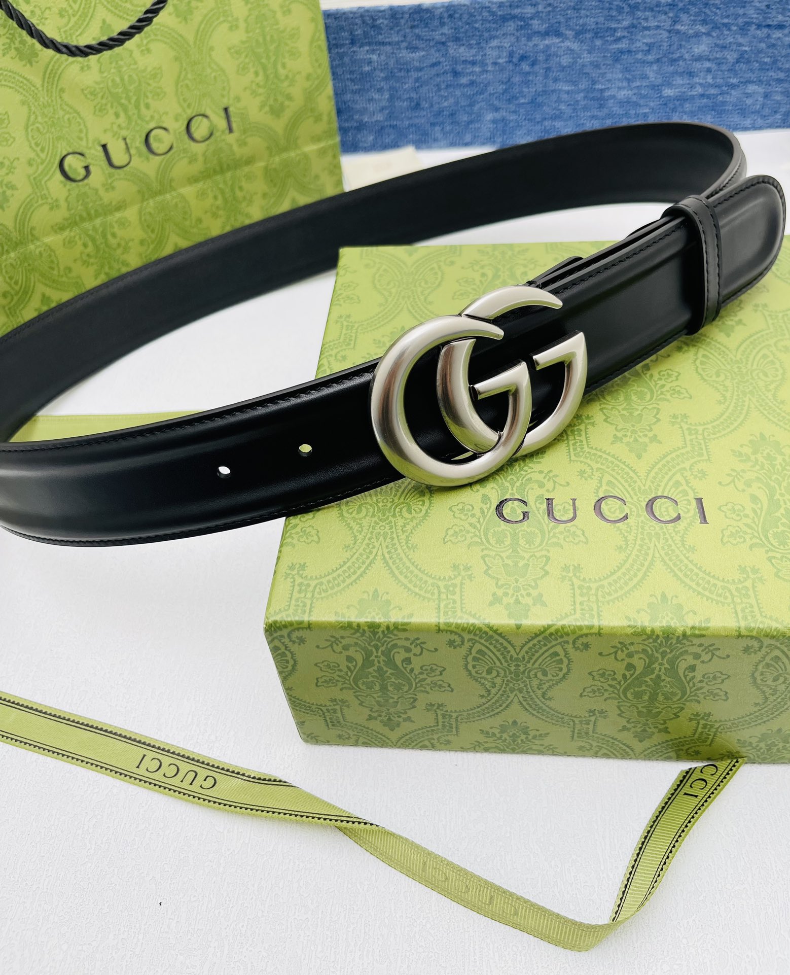 品牌古驰Gucci描述采用高级GucciSignature真皮精制而成触感厚实饰以双G商标带扣腰带为意大