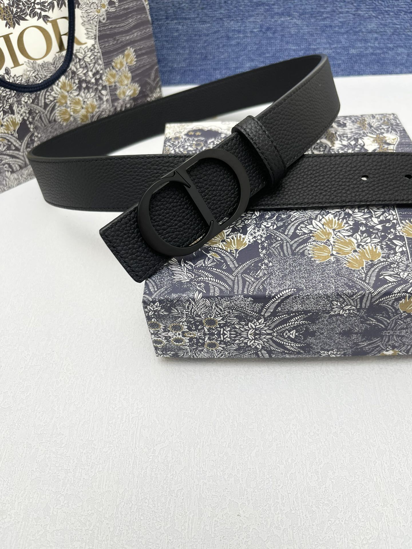 迪奥5503.5cm这款30MontaigneAvenue腰带从同名手袋汲取灵感是二零二三年秋季新品采用
