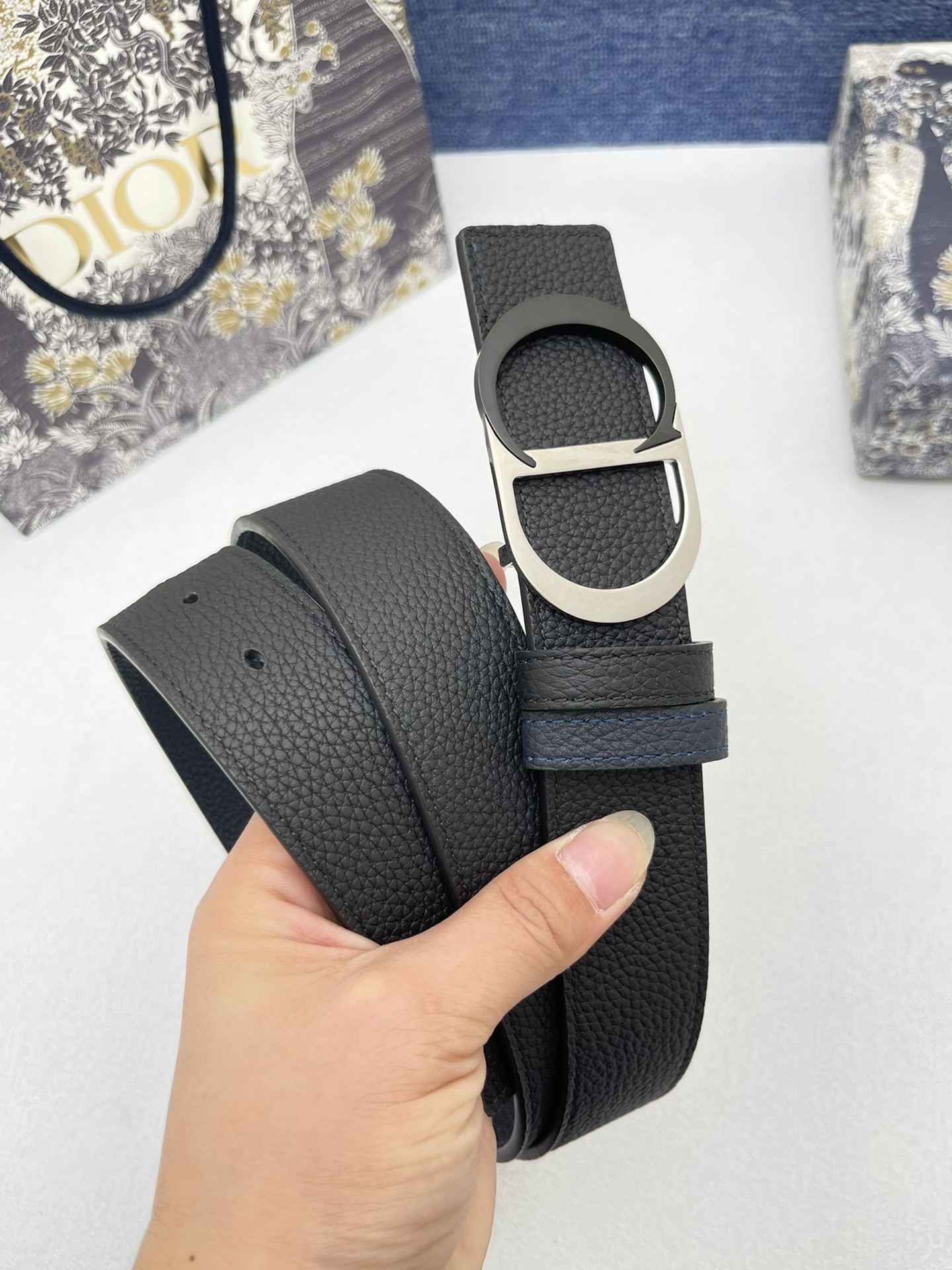迪奥5503.5cm这款30MontaigneAvenue腰带从同名手袋汲取灵感是二零二三年秋季新品采用