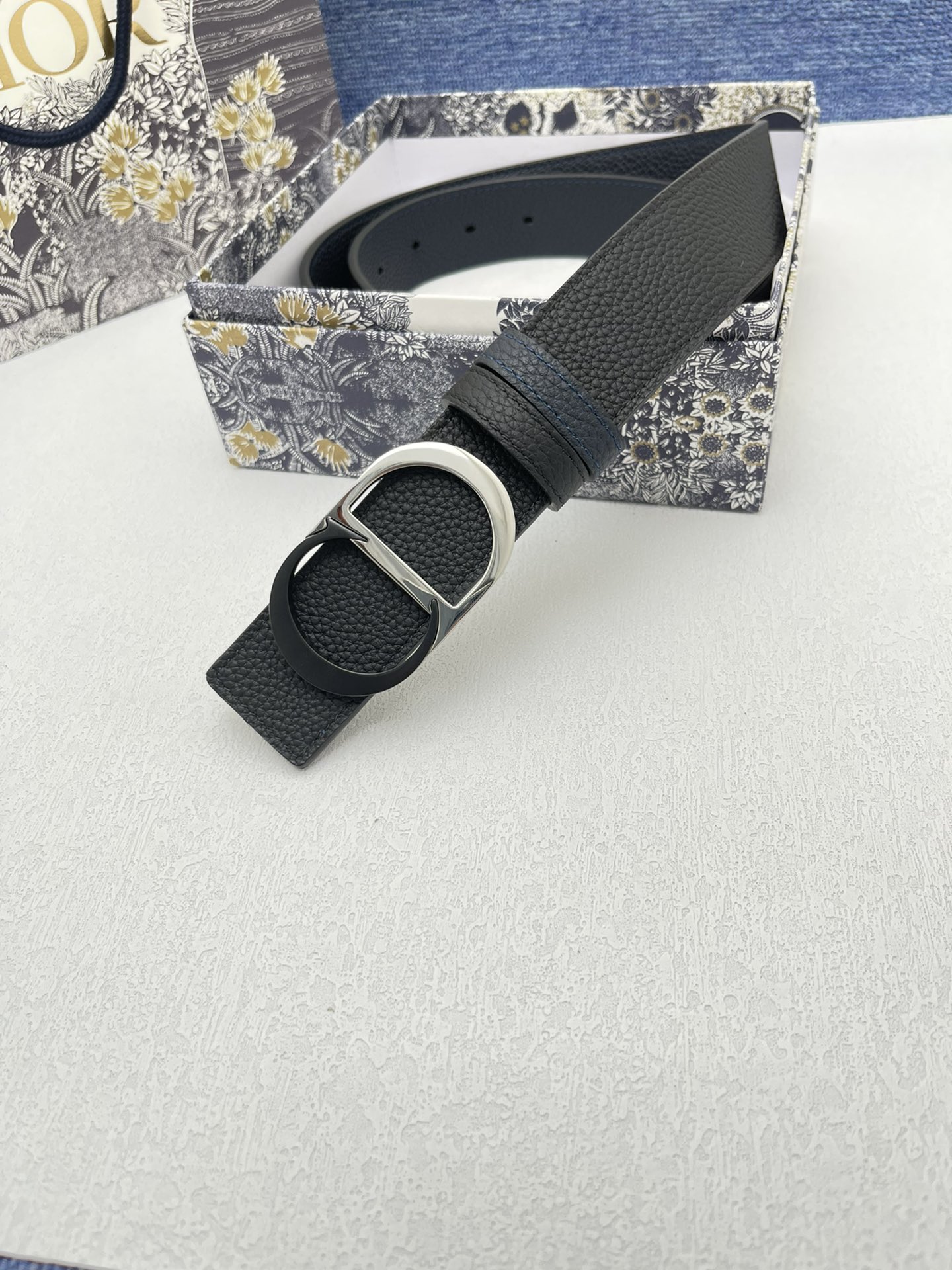 迪奥5503.5cm这款30MontaigneAvenue腰带从同名手袋汲取灵感是二零二三年秋季新品采用