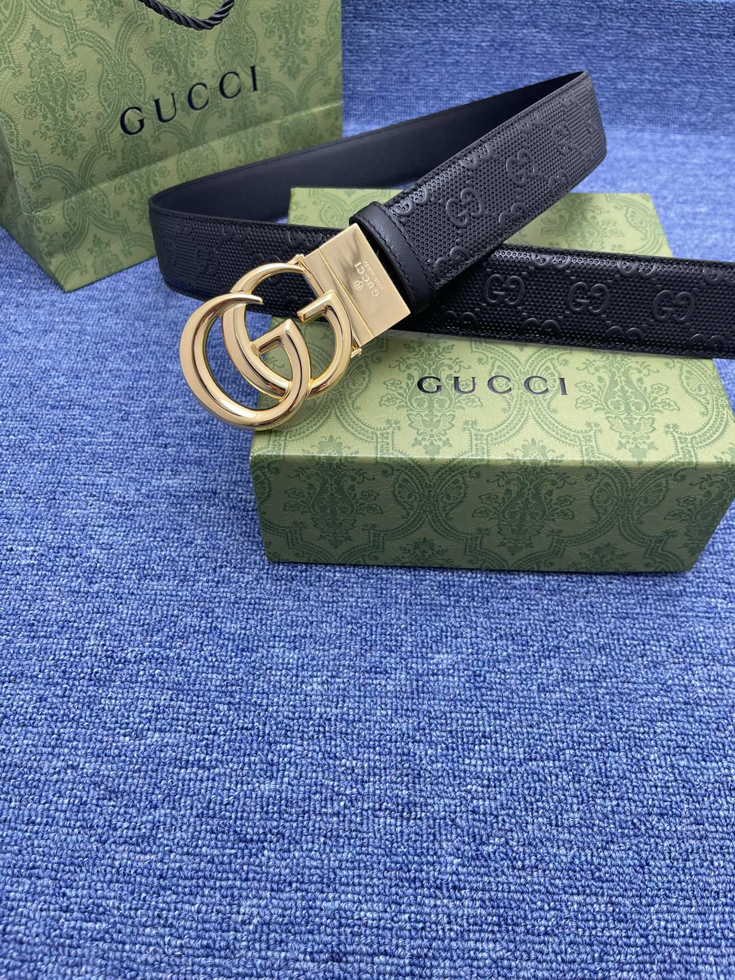 品牌古驰Gucci描述采用高级GucciSignature真皮精制而成触感厚实饰以双G商标带扣腰带为意大