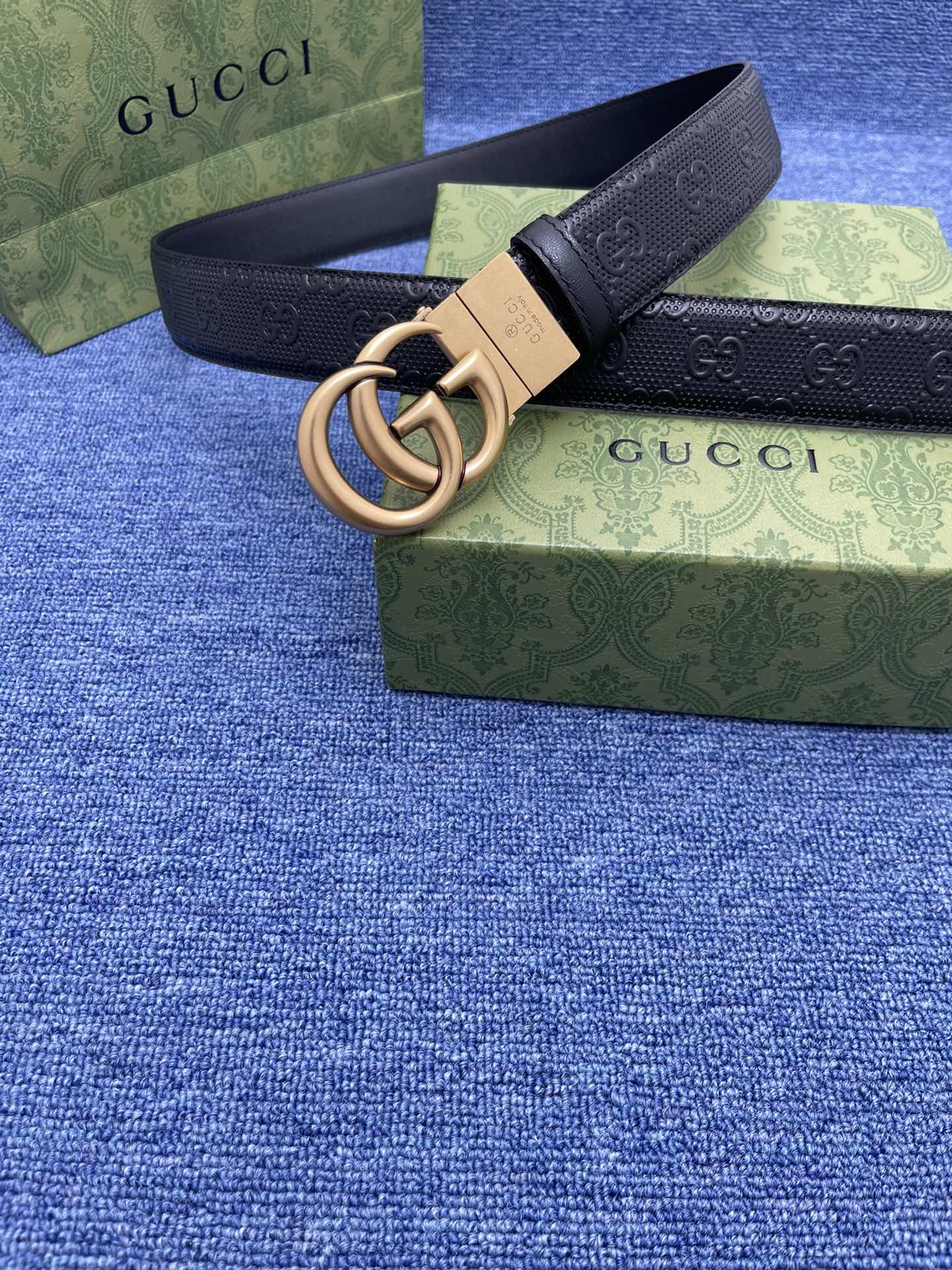 品牌古驰Gucci描述采用高级GucciSignature真皮精制而成触感厚实饰以双G商标带扣腰带为意大