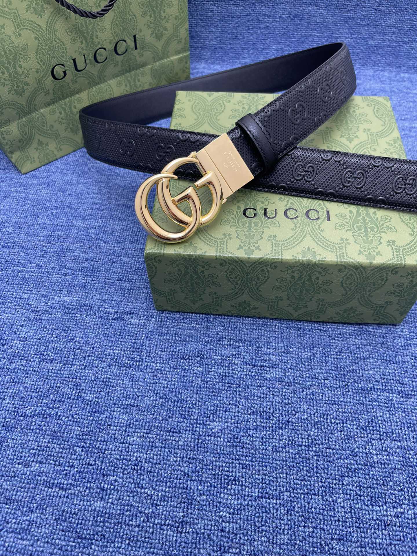 品牌古驰Gucci描述采用高级GucciSignature真皮精制而成触感厚实饰以双G商标带扣腰带为意大