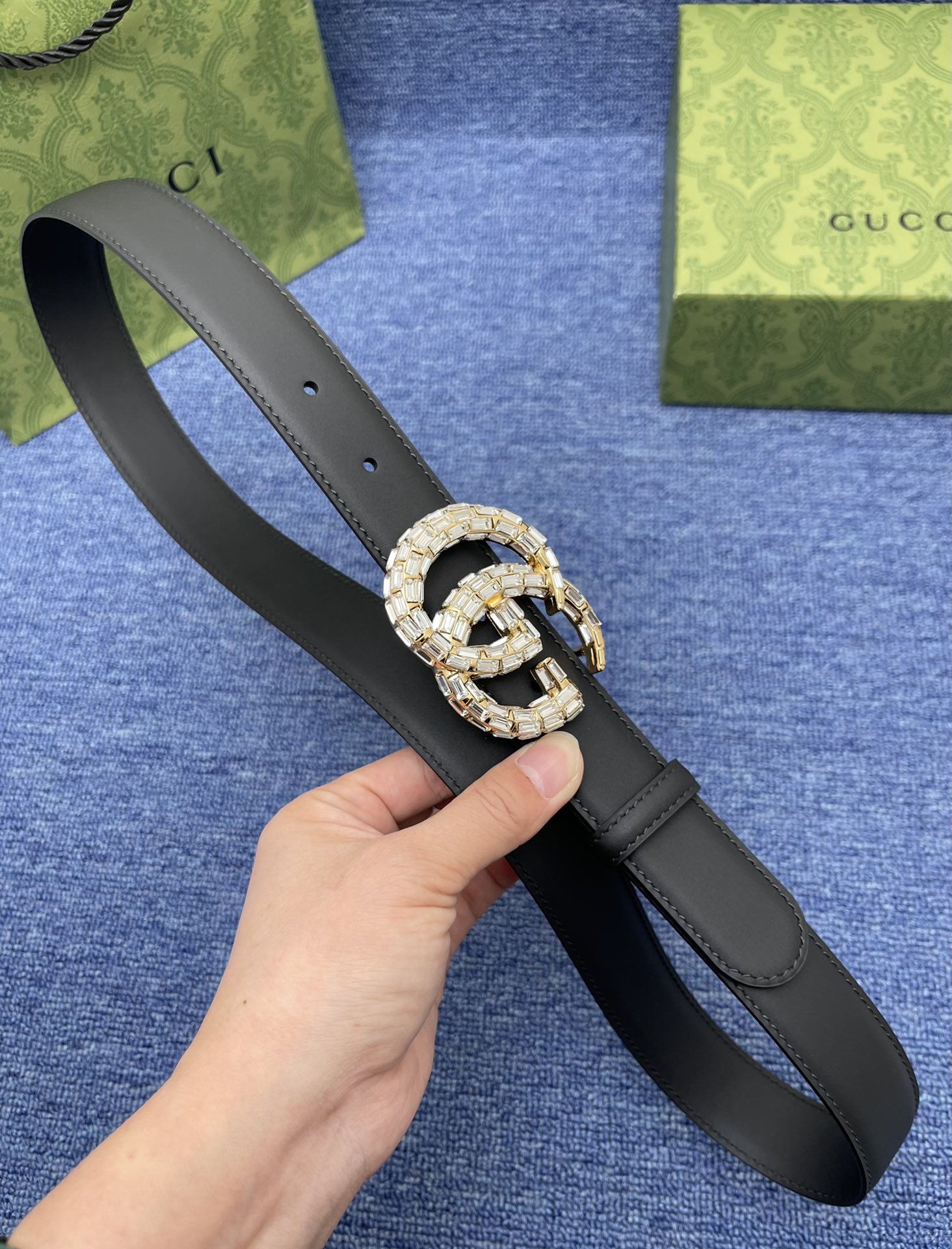 品牌古驰Gucci描述采用高级GucciSignature真皮精制而成触感厚实饰以双G商标带扣腰带为意大