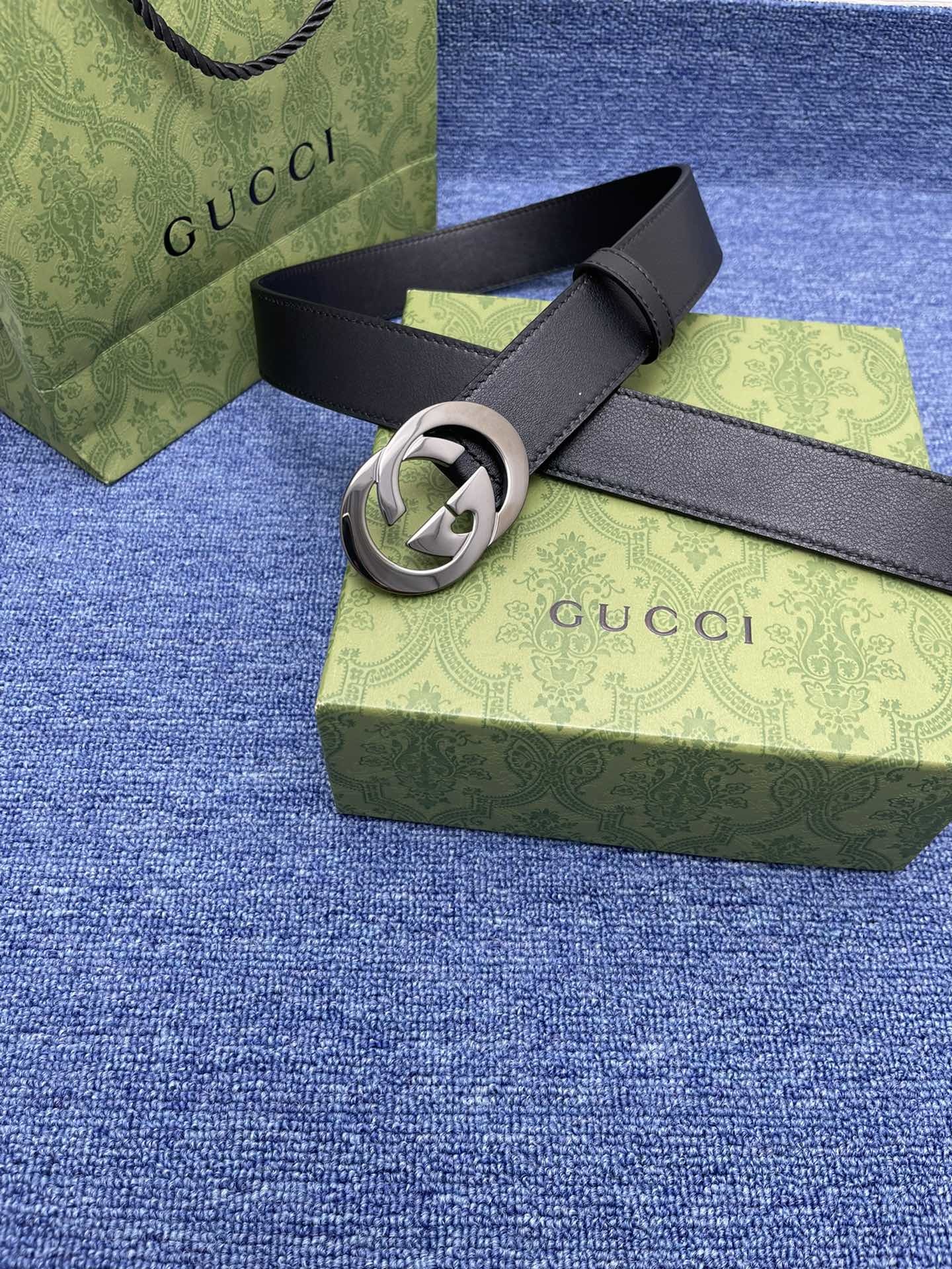 品牌古驰Gucci描述采用高级GucciSignature真皮精制而成触感厚实饰以双G商标带扣腰带为意大