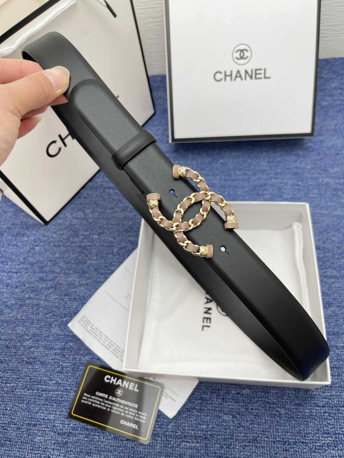品牌香奈儿女带描述双面原版皮可调节式皮带小牛皮材质配有钯金色和银色钢金属扣牛皮材质不锈钢香奈儿扣3.0厘