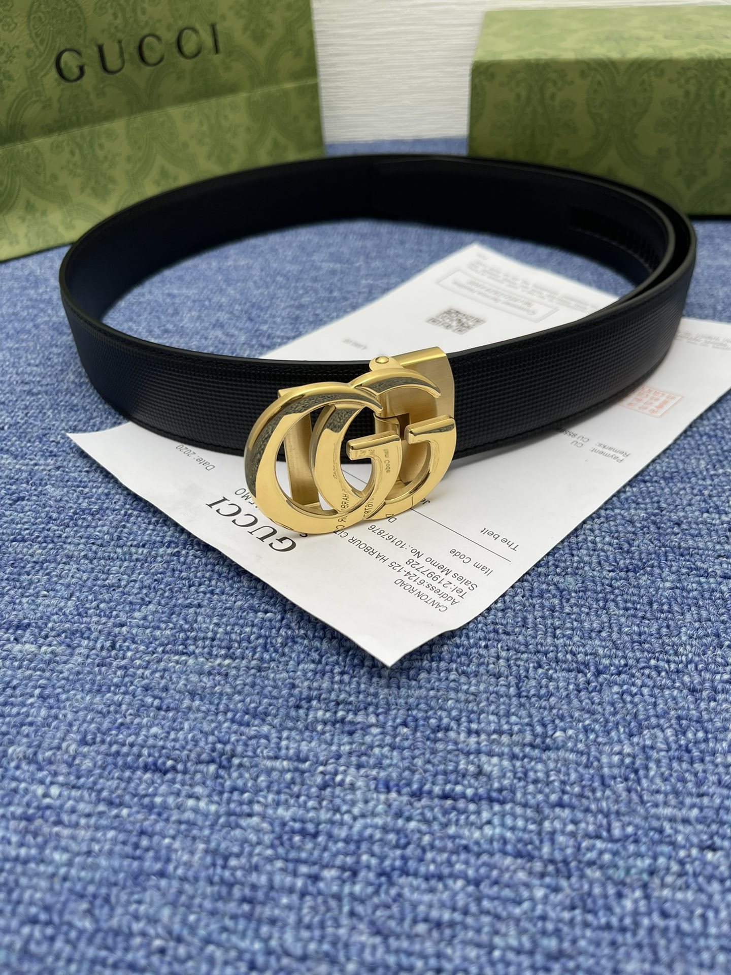 品牌古驰Gucci自动描述采用高级GucciSignature真皮精制而成触感厚实饰以双G商标带扣腰带为