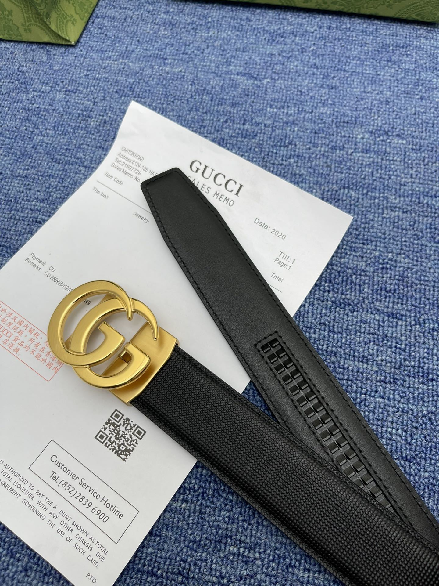 品牌古驰Gucci自动描述采用高级GucciSignature真皮精制而成触感厚实饰以双G商标带扣腰带为