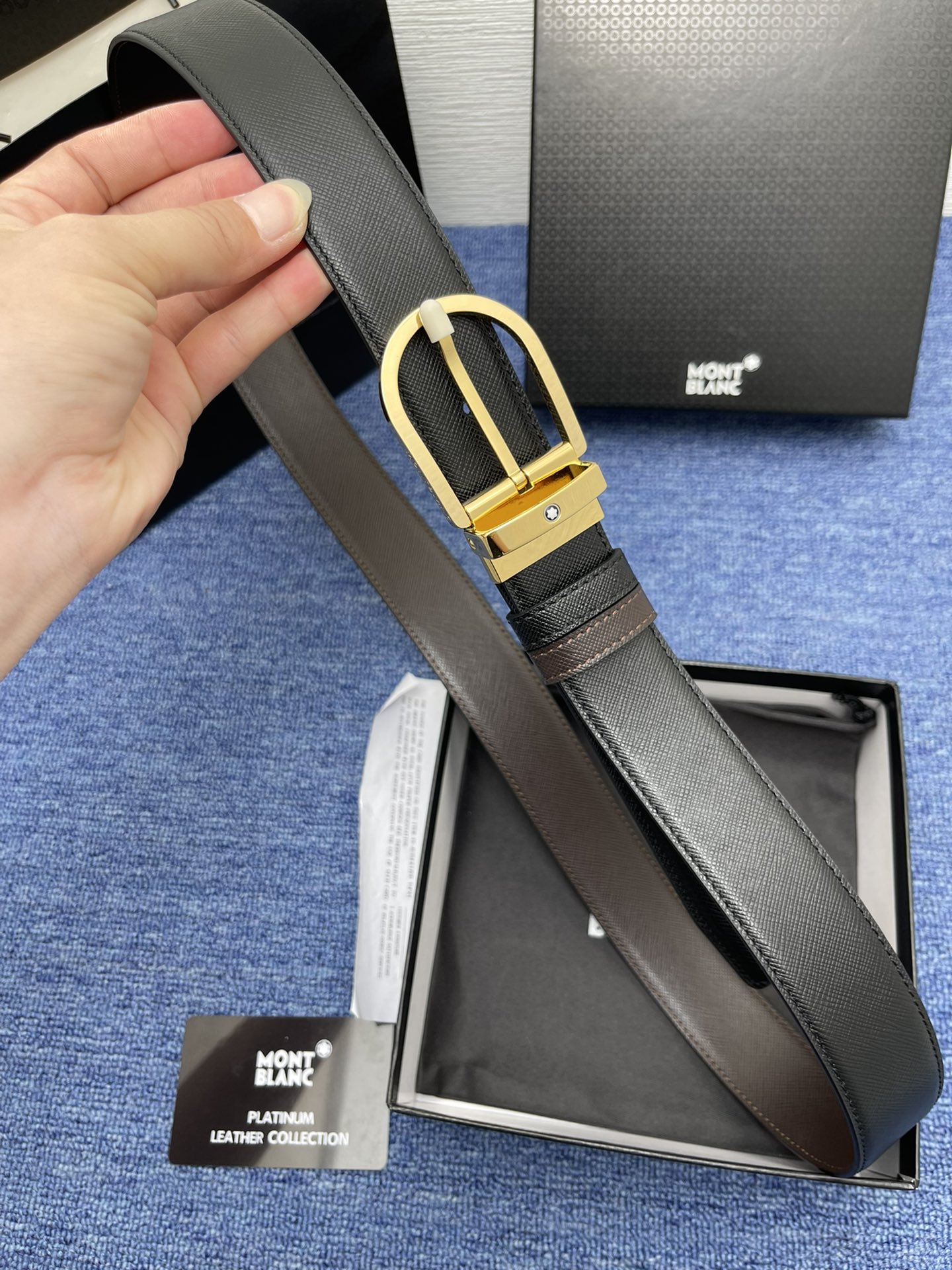 品牌万宝龙550描述双面原版皮这款饰有带扣的腰带配以水牛皮衬里覆以Monogram牛皮展现细腻的品牌特质