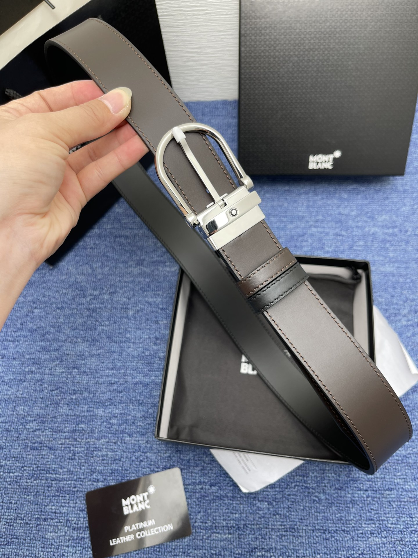 品牌万宝龙550描述双面原版皮这款饰有带扣的腰带配以水牛皮衬里覆以Monogram牛皮展现细腻的品牌特质