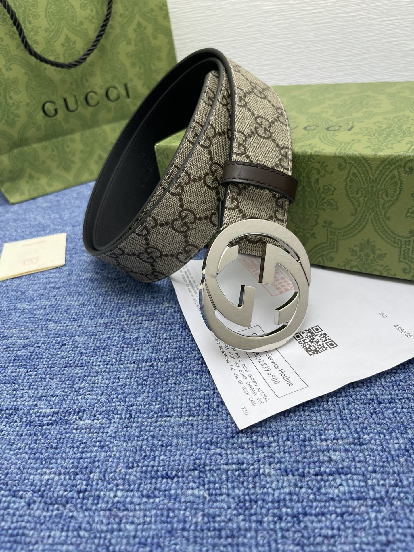品牌古驰Gucci描述采用高级GucciSignature真皮精制而成触感厚实饰以双G商标带扣腰带为意大