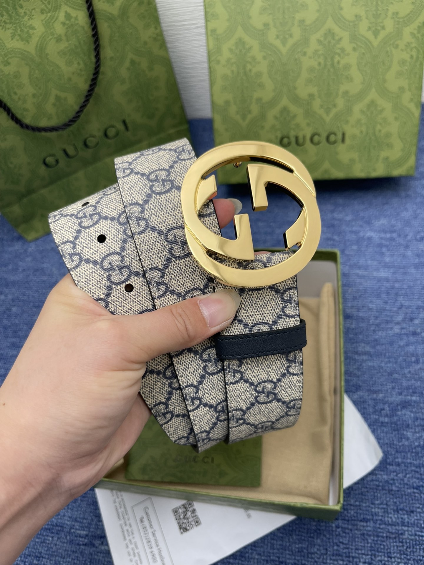 品牌古驰Gucci描述采用高级GucciSignature真皮精制而成触感厚实饰以双G商标带扣腰带为意大