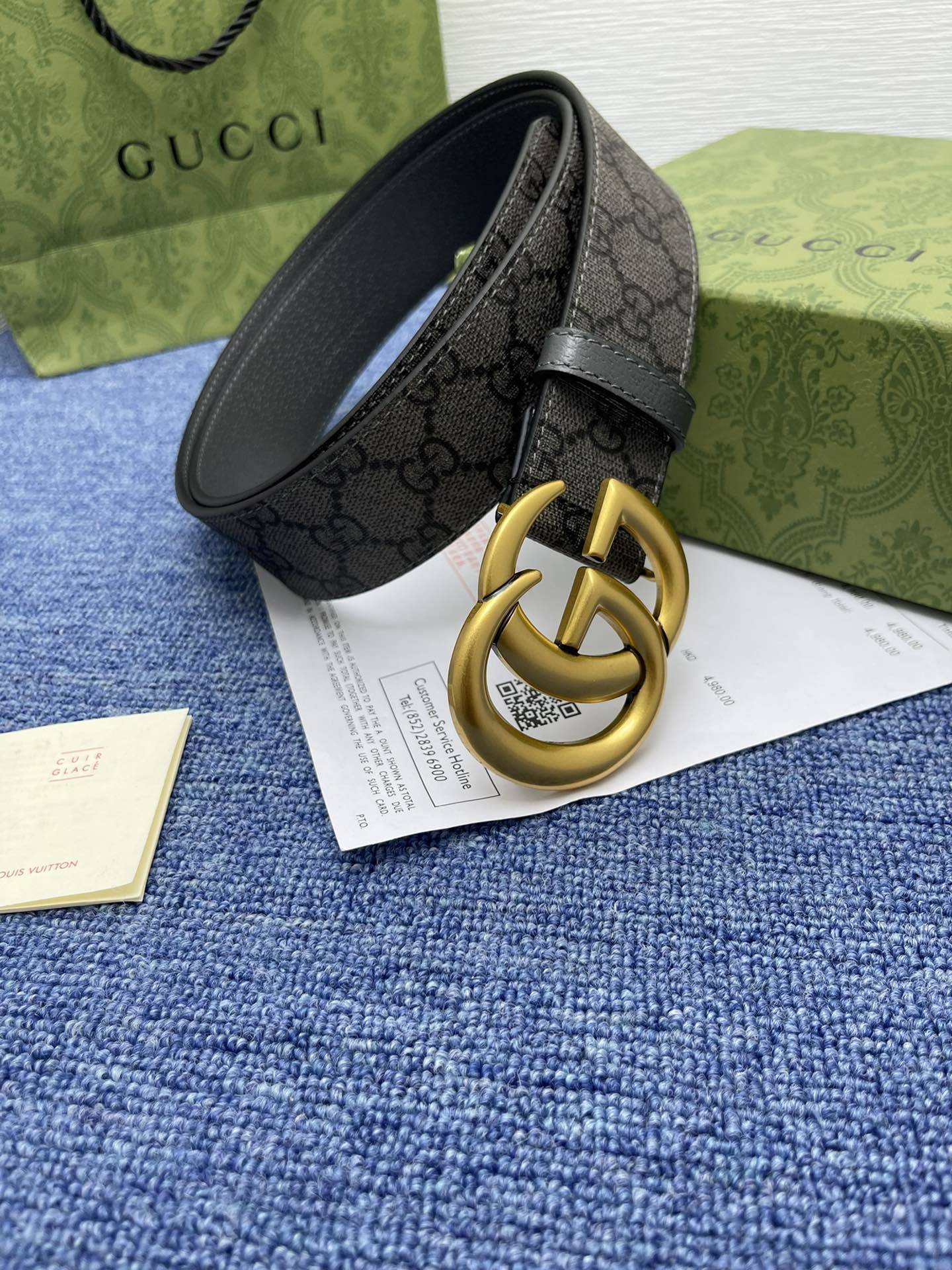 品牌古驰Gucci描述采用高级GucciSignature真皮精制而成触感厚实饰以双G商标带扣腰带为意大
