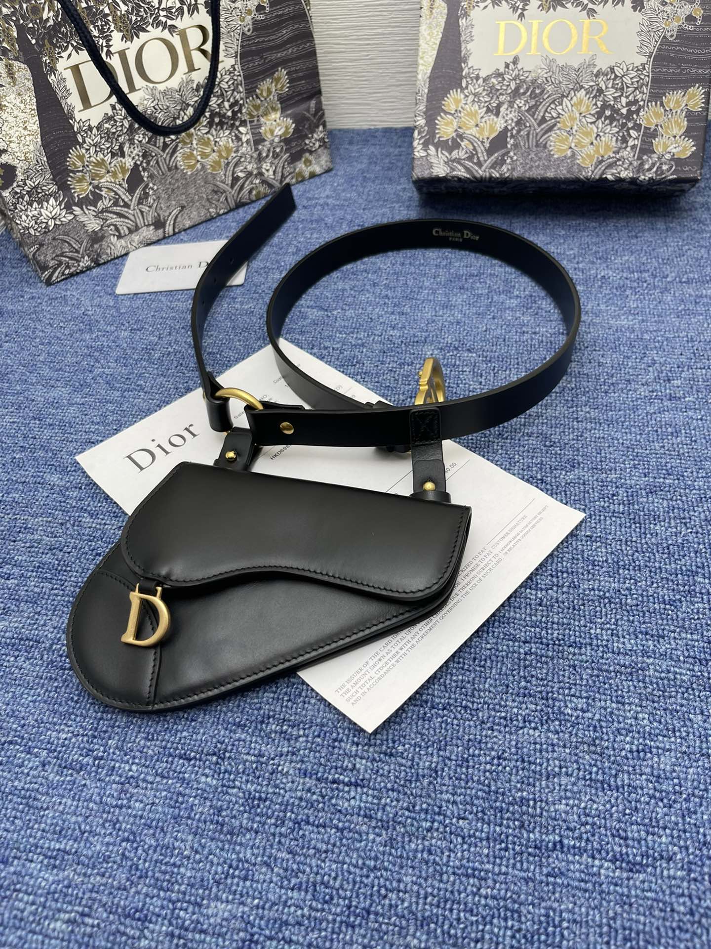 迪奥5502.0cm这款30MontaigneAvenue腰带从同名手袋汲取灵感采用黑色光滑牛皮革精心制