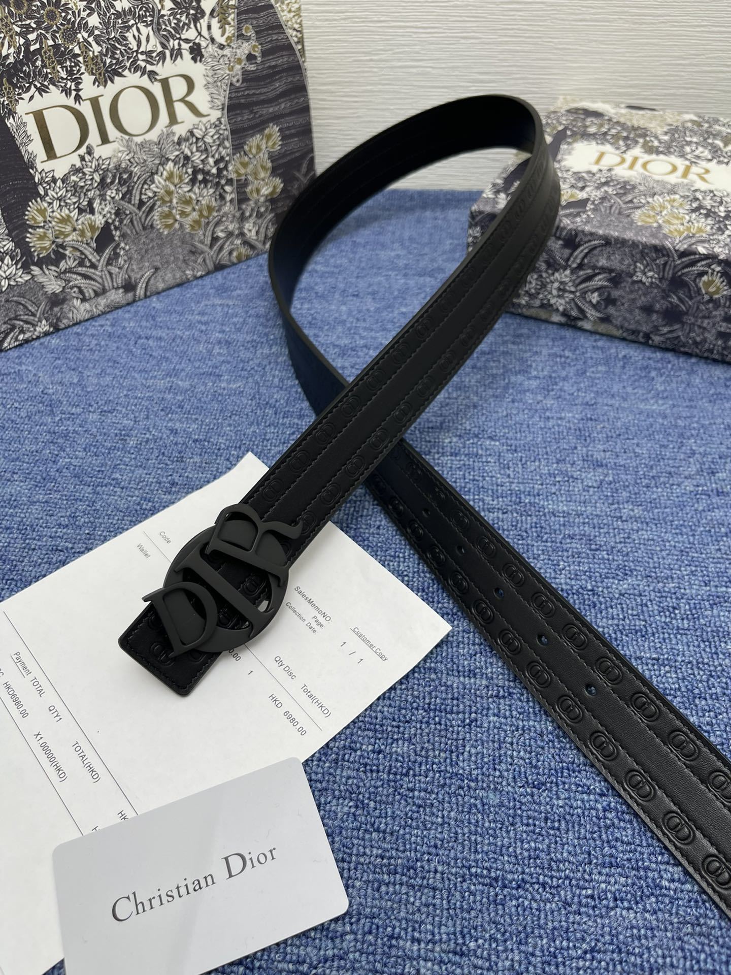 迪奥5503.5cm这款30MontaigneAvenue腰带从同名手袋汲取灵感采用黑色光滑牛皮革精心制