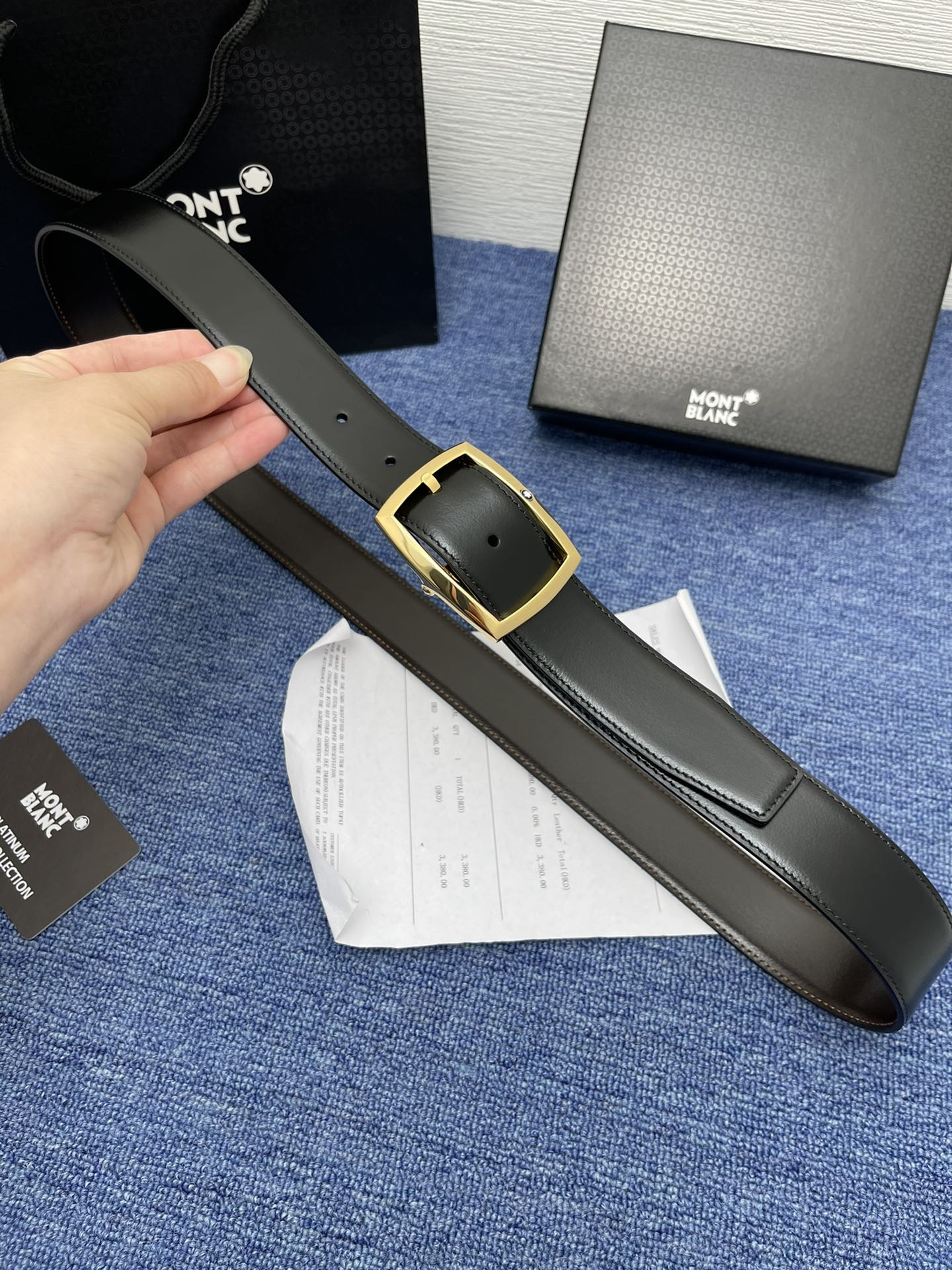 品牌万宝龙550描述双面原版皮这款饰有带扣的腰带配以水牛皮衬里覆以Monogram牛皮展现细腻的品牌特质