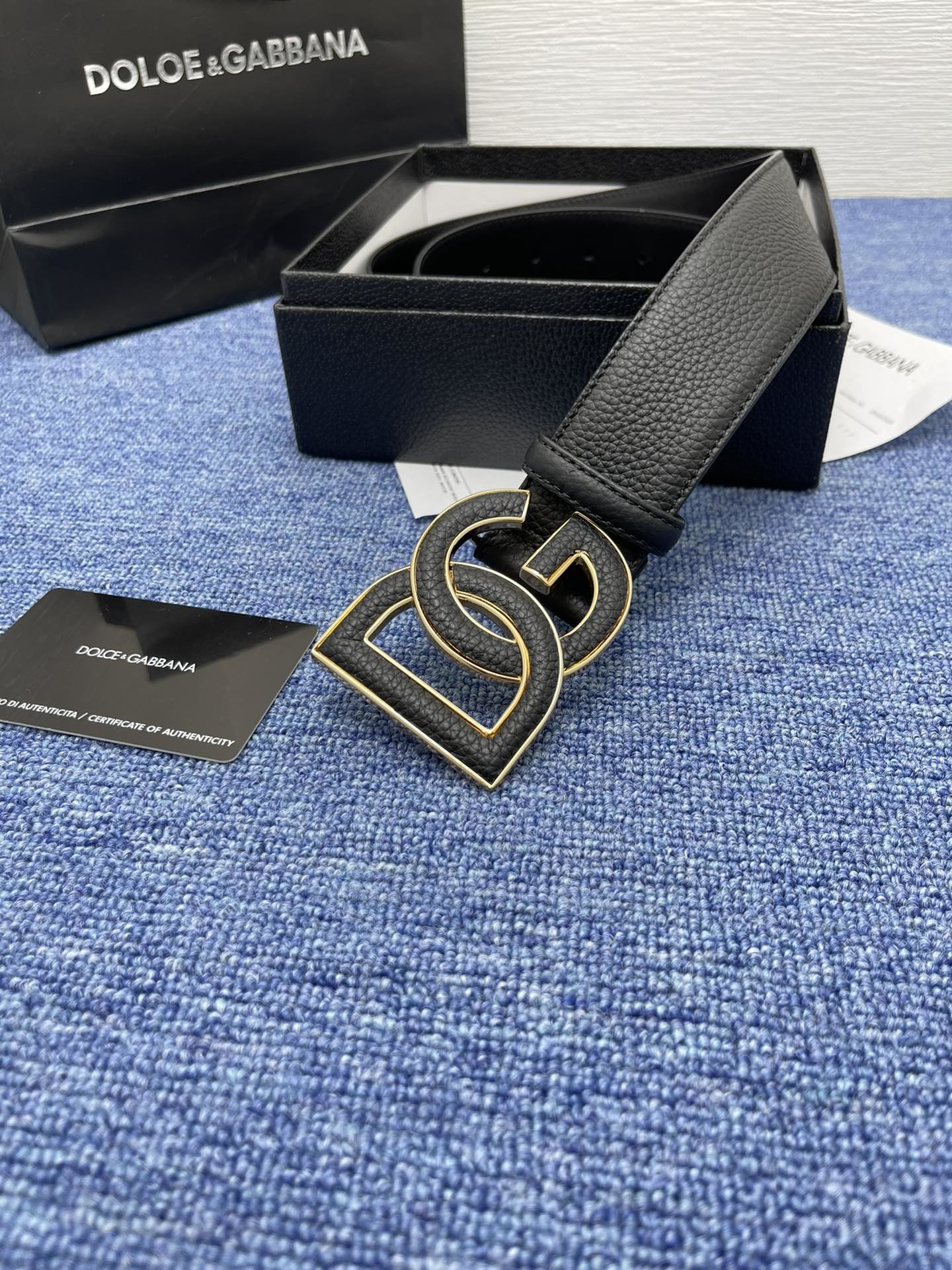品牌DGNO.550描述这款腰带配以水牛皮衬里覆以Monogram牛皮展现细腻的品牌特质4.0宽Mono
