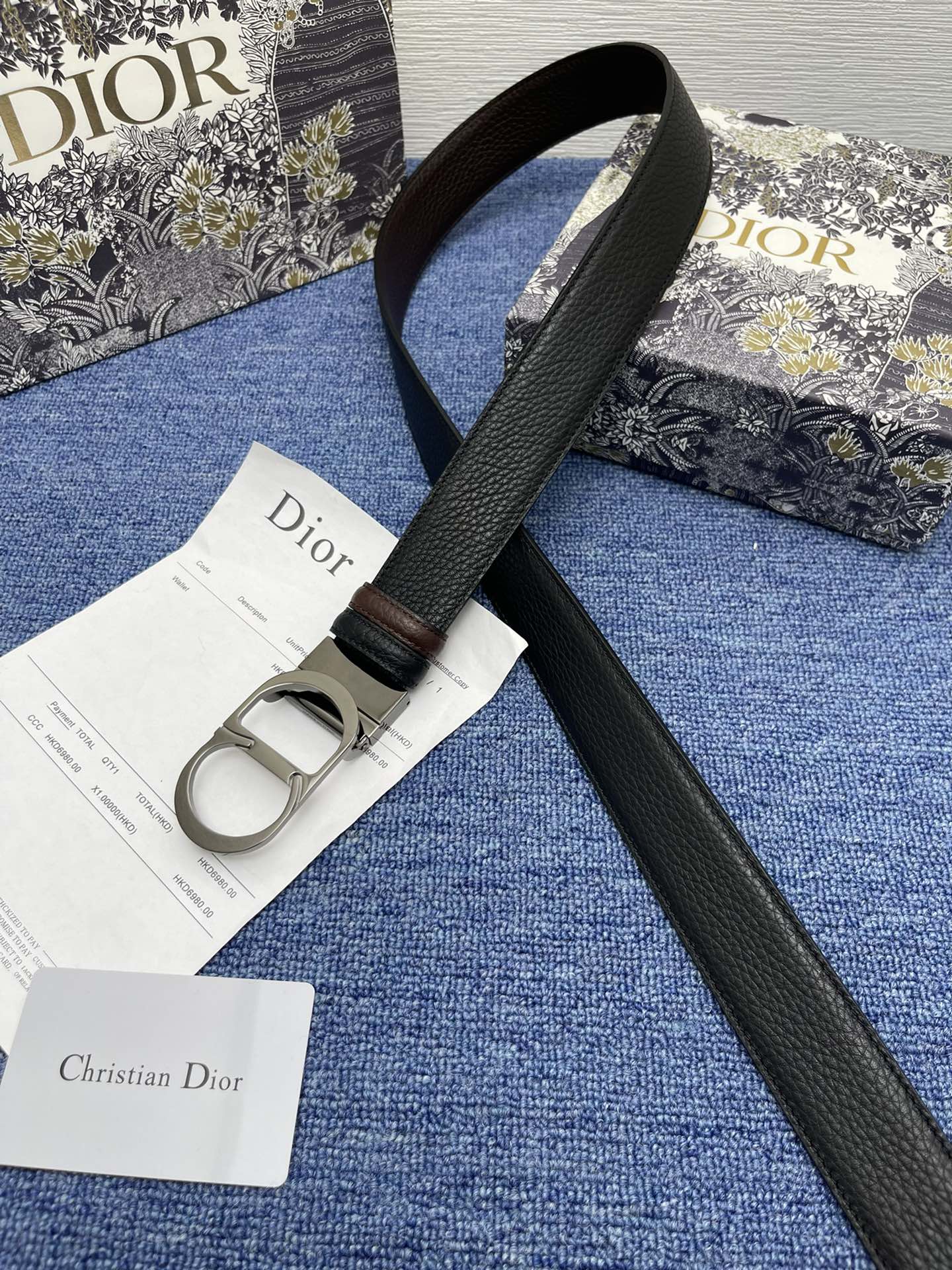 迪奥5503.5cm这款MontaigneAvenue腰带从同名手袋汲取灵感采用黑色光滑牛皮革精心制作质